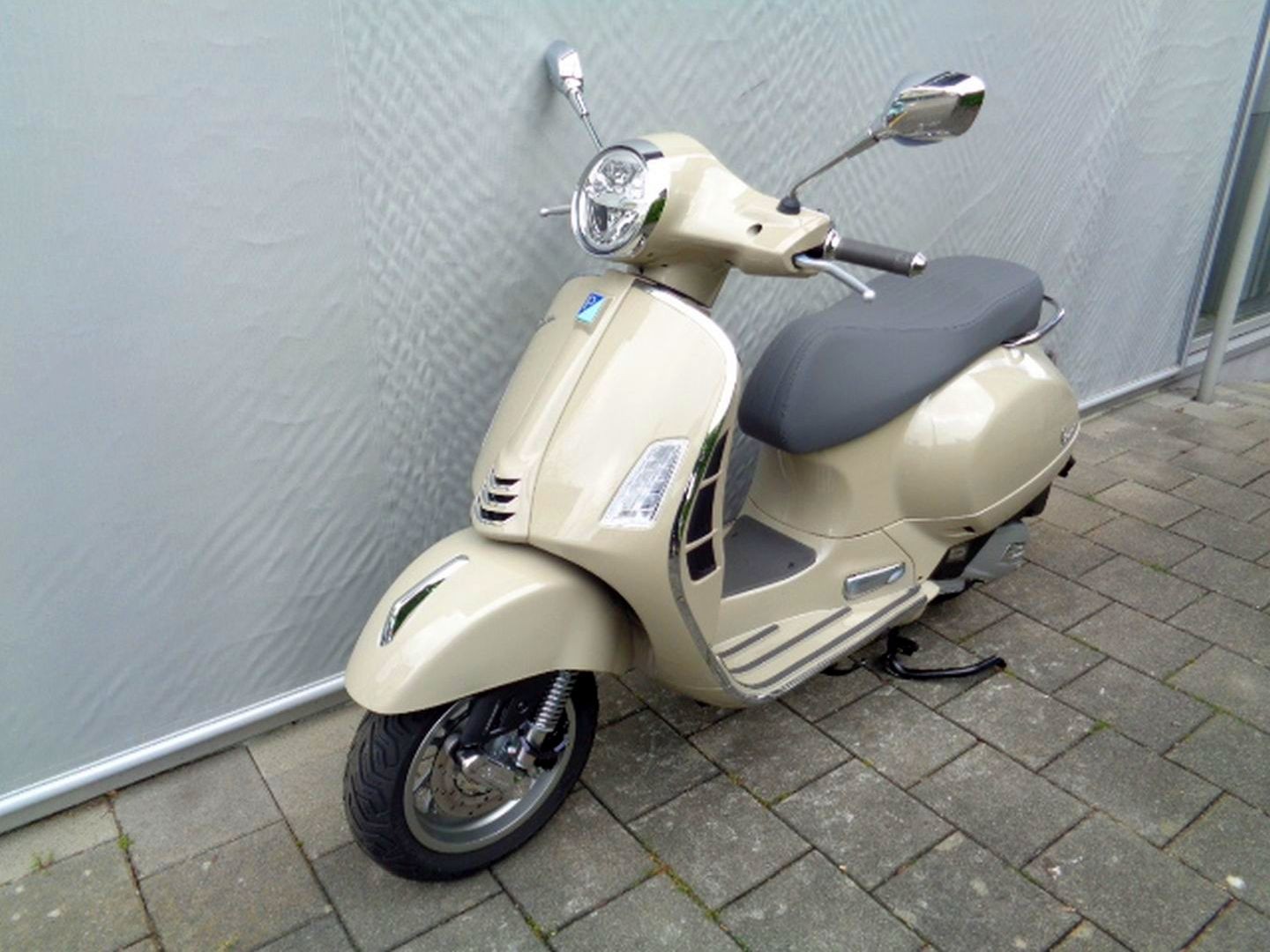PIAGGIO VESPA GTS 125 RST-image-1