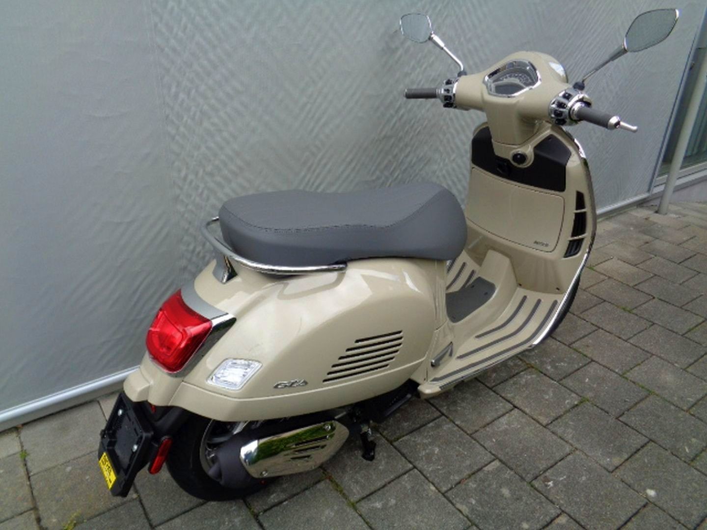 PIAGGIO VESPA GTS 125 RST-image-5