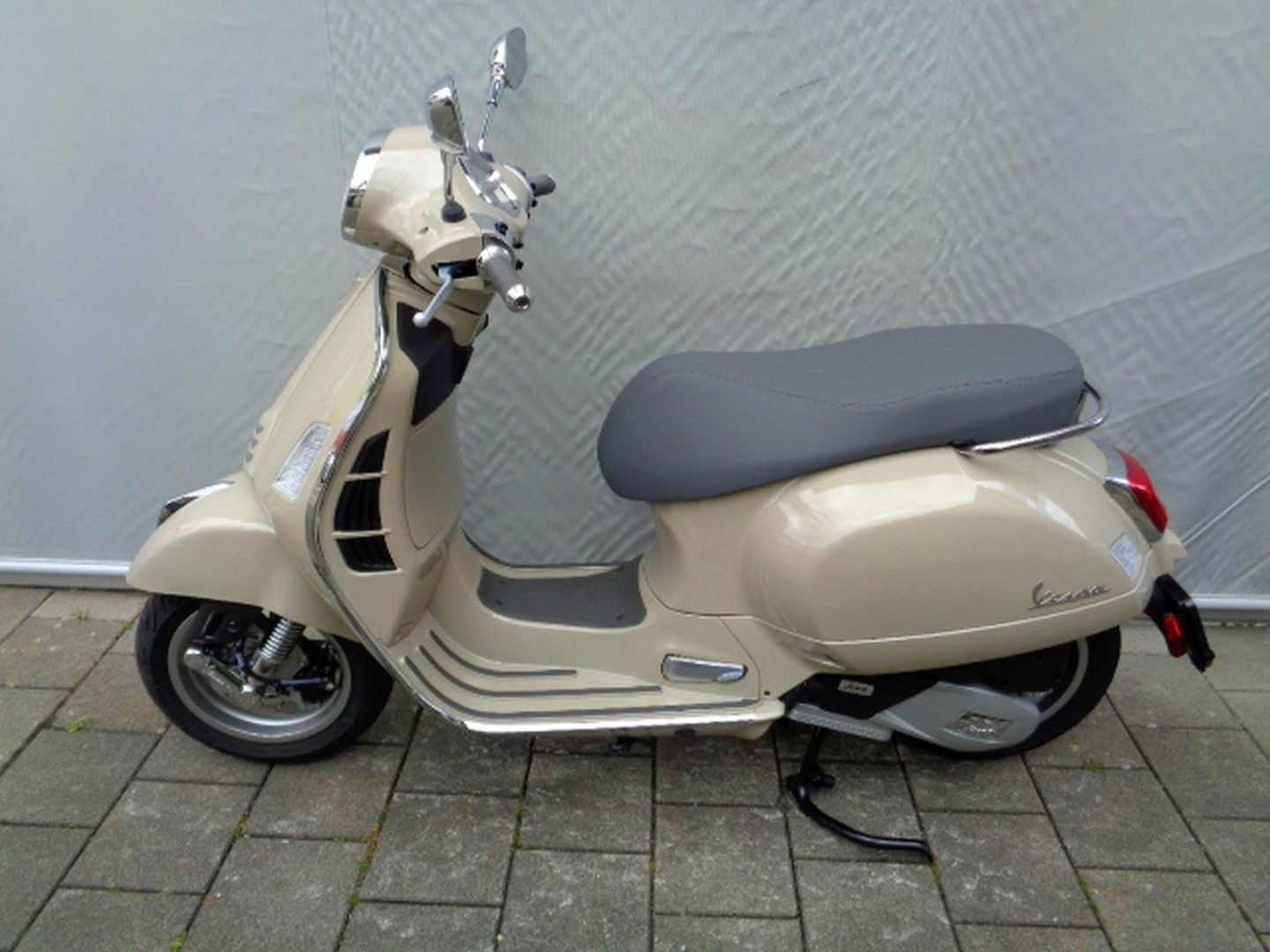PIAGGIO VESPA GTS 125 RST-image-0