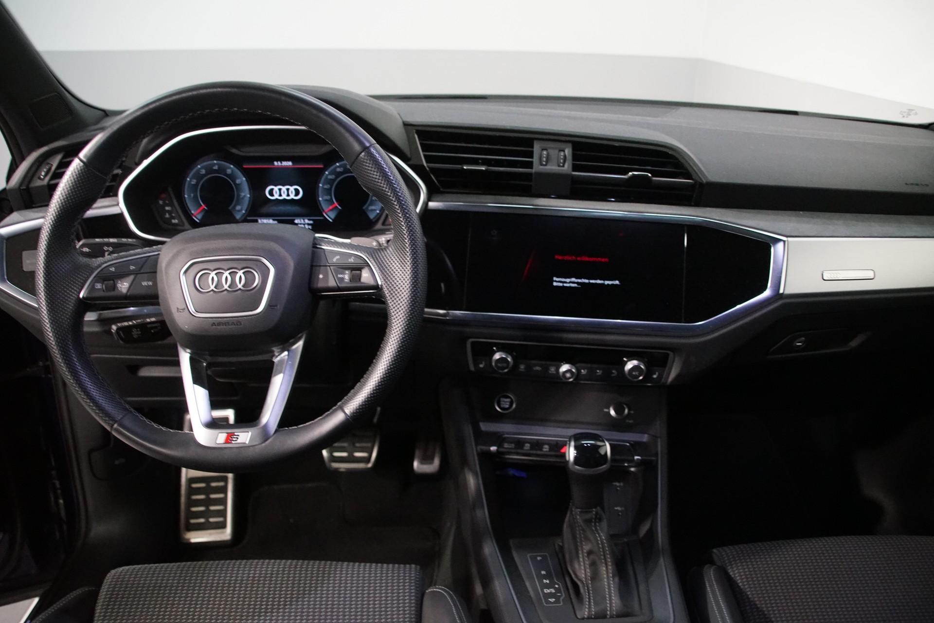 AUDI Q3 Sportback 35 TFSI S line S-tronic ++SWISS++-image-15