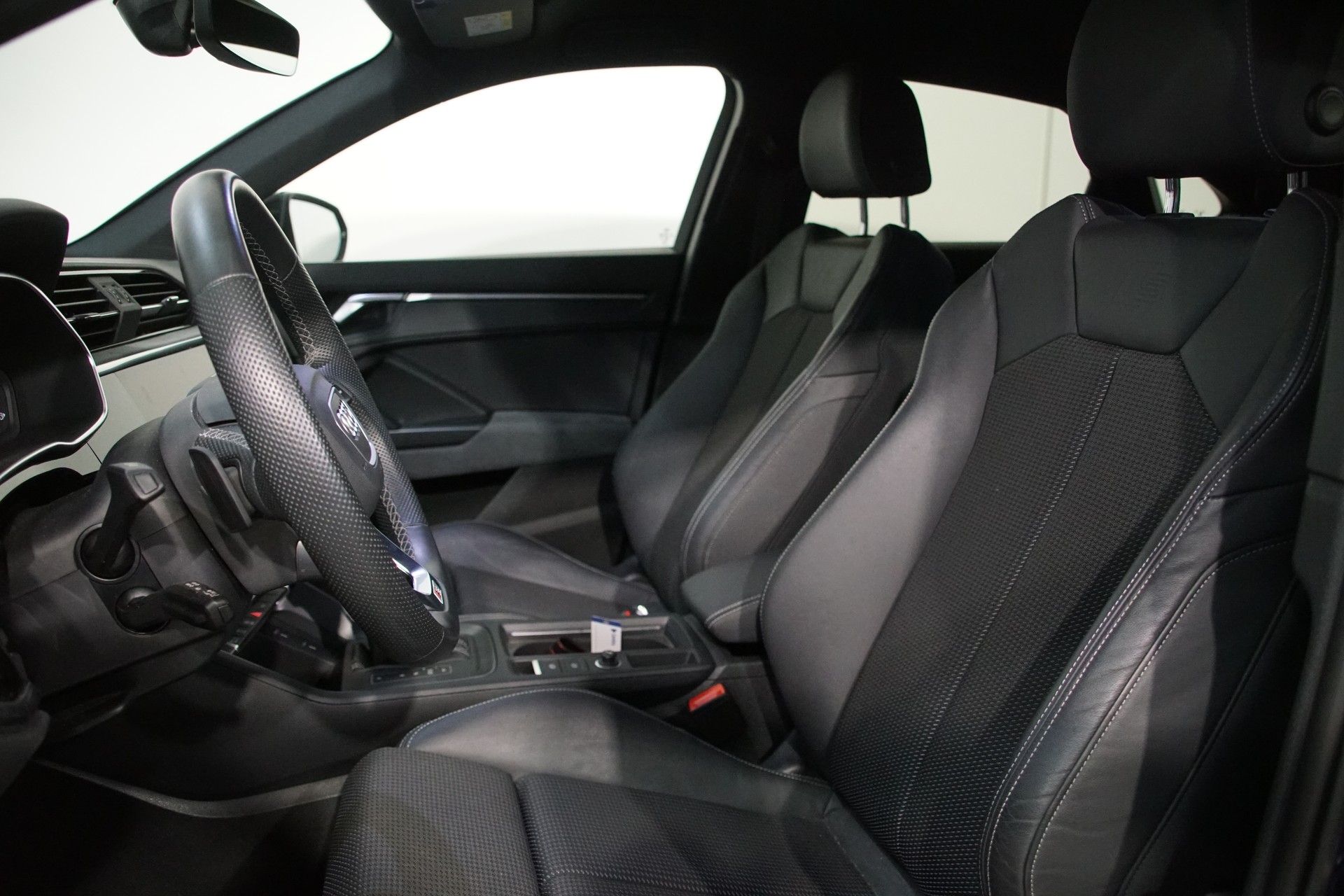 AUDI Q3 Sportback 35 TFSI S line S-tronic ++SWISS++-image-16