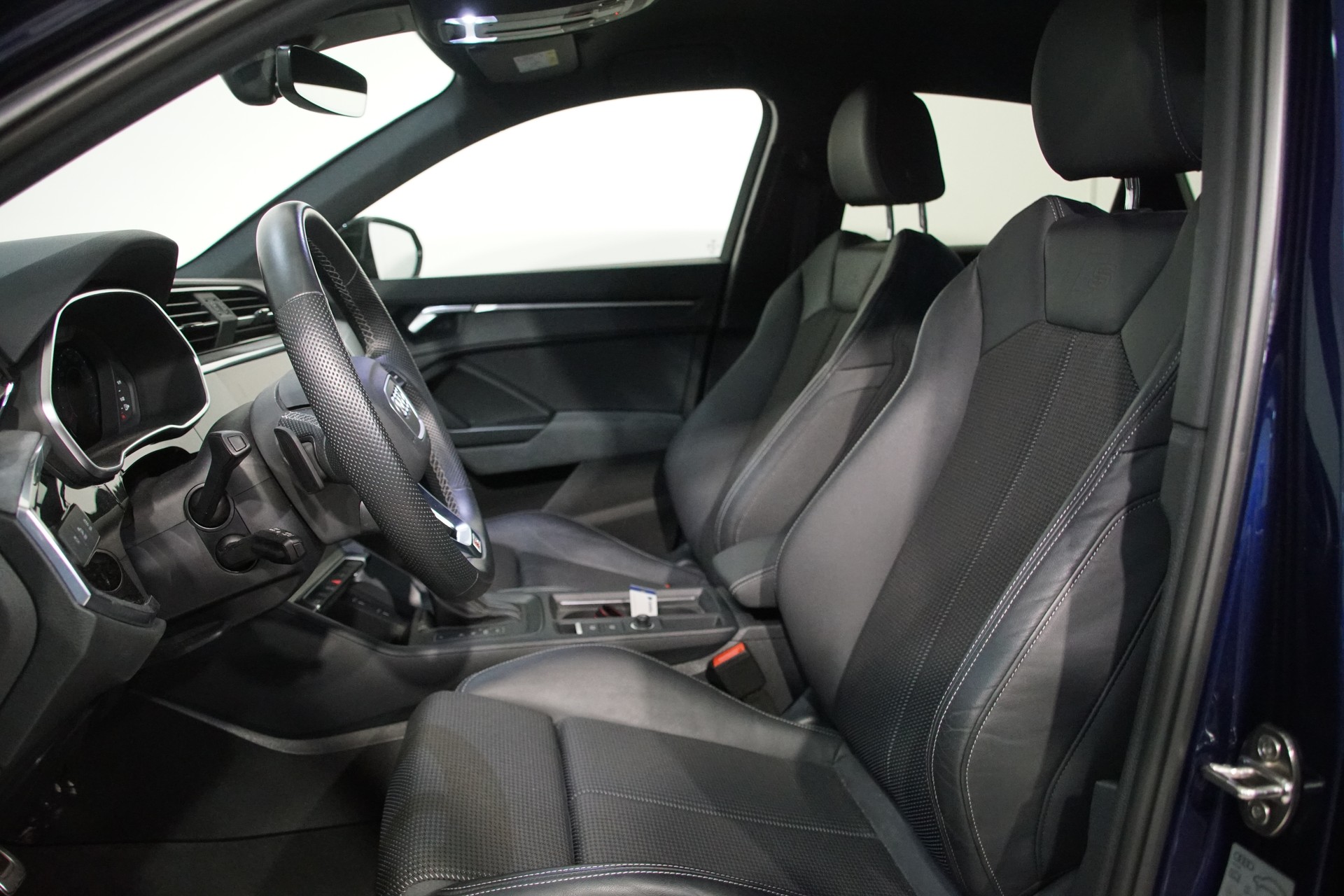 AUDI Q3 Sportback 35 TFSI S line S-tronic ++SWISS++-image-13