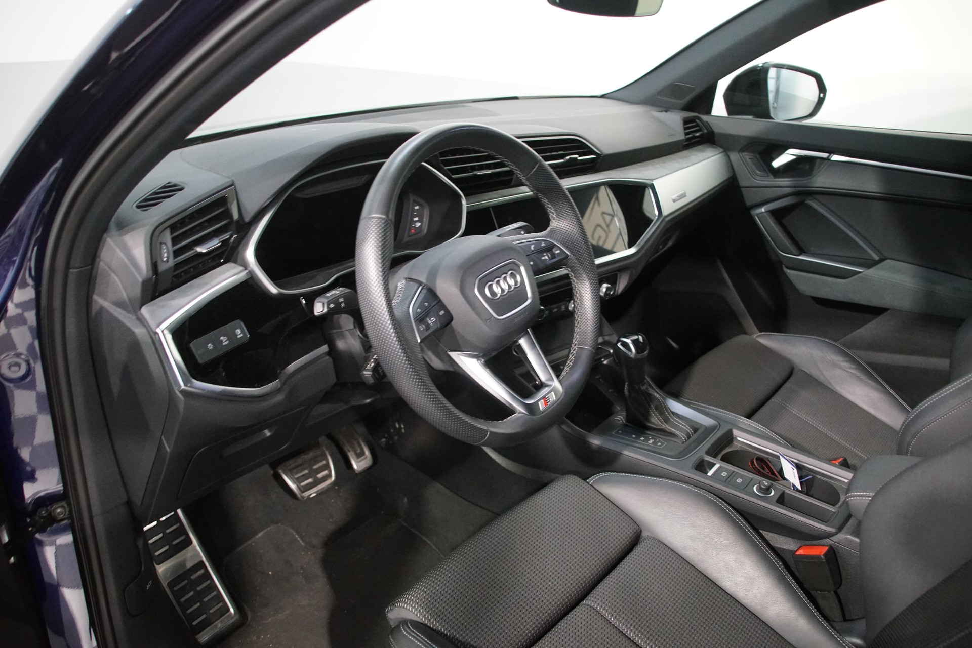AUDI Q3 Sportback 35 TFSI S line S-tronic ++SWISS++-image-11