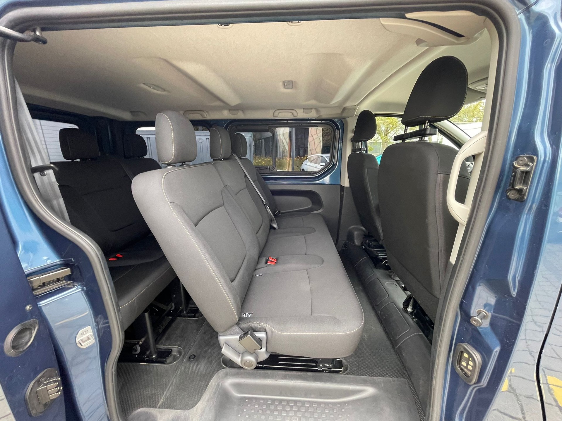 RENAULT Trafic ENERGY dCi 95 Passenger Authentique-image-14