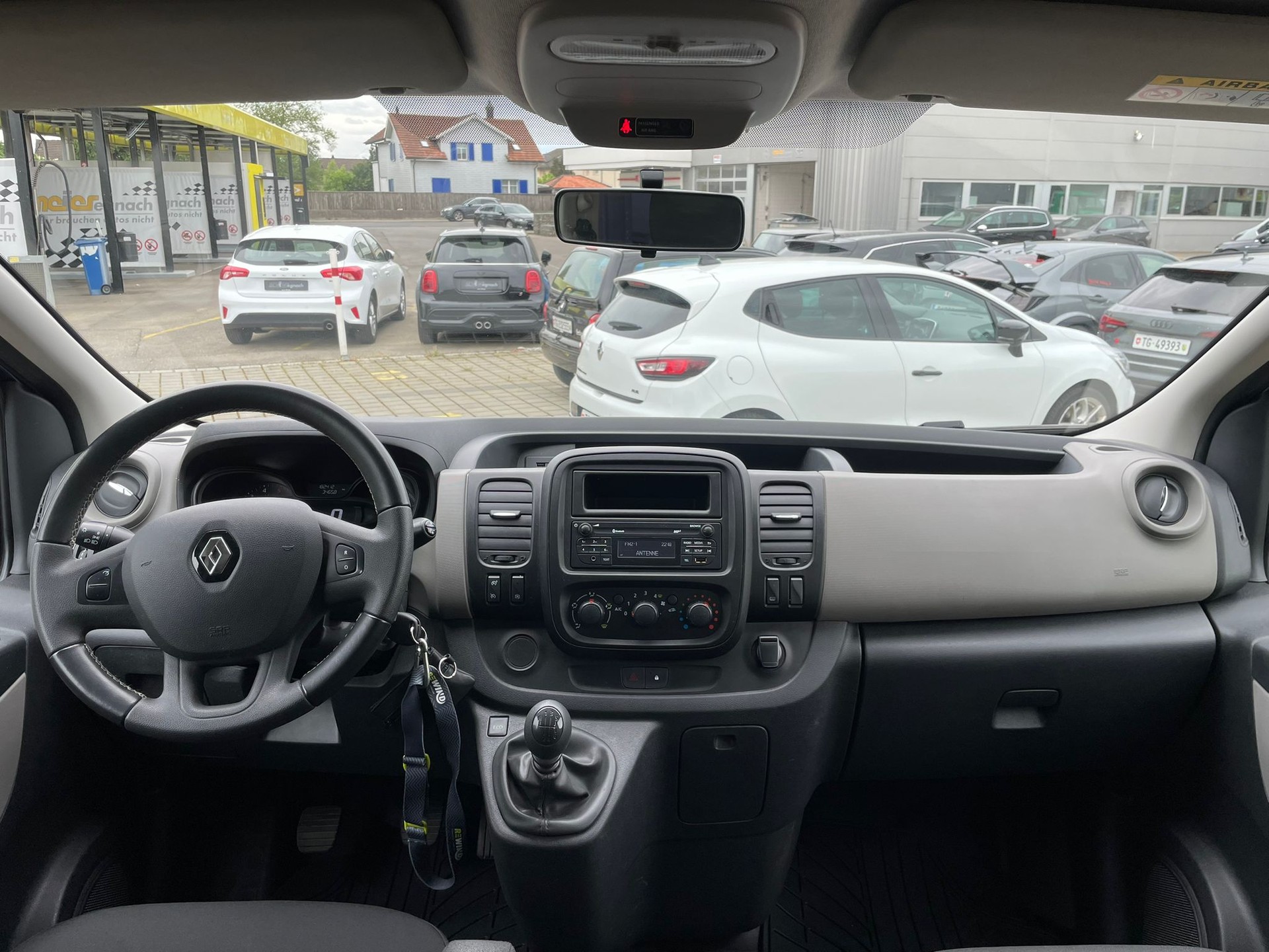 RENAULT Trafic ENERGY dCi 95 Passenger Authentique-image-9