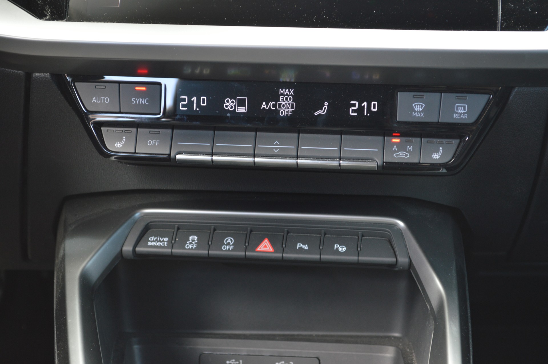 AUDI A3 Sportback 35 TFSI S line Attraction S-tronic-image-16