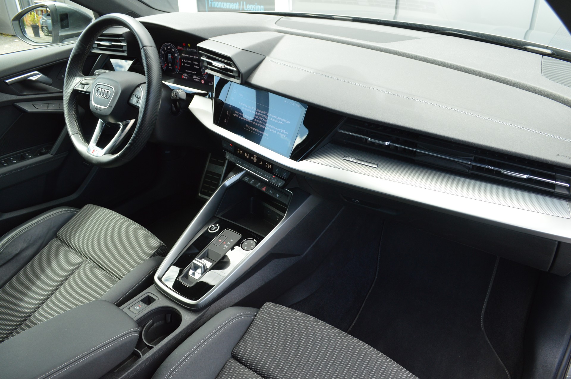 AUDI A3 Sportback 35 TFSI S line Attraction S-tronic-image-14