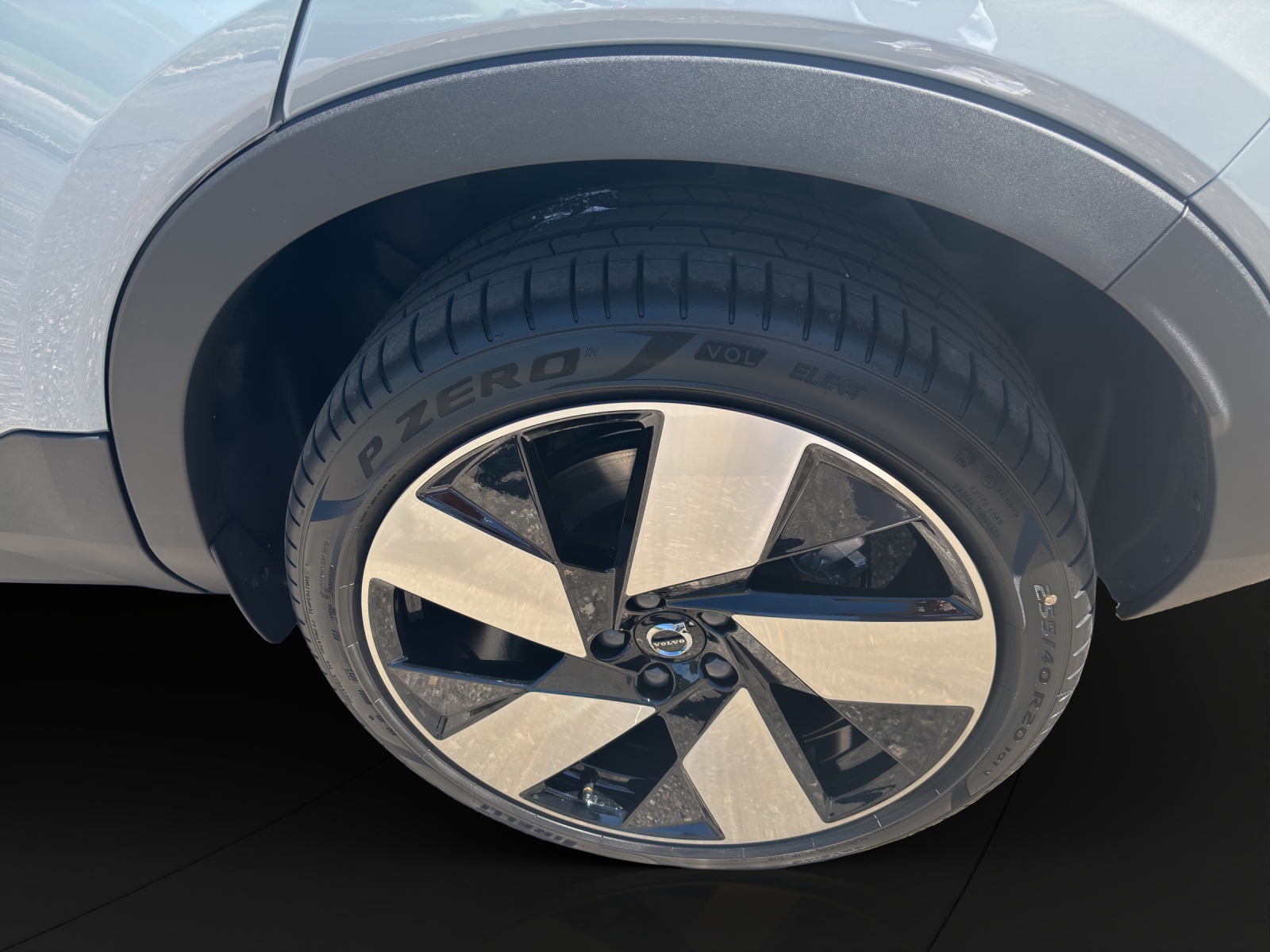 VOLVO EX40 Twin Ultra AWD-image-8