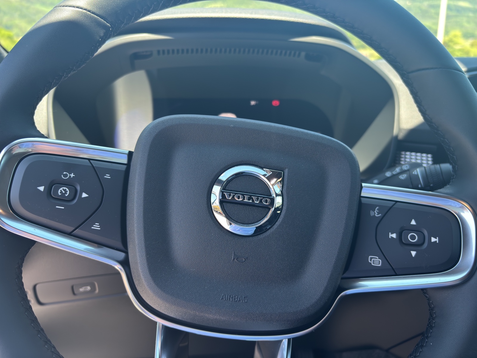 VOLVO EX40 Twin Ultra AWD-image-9