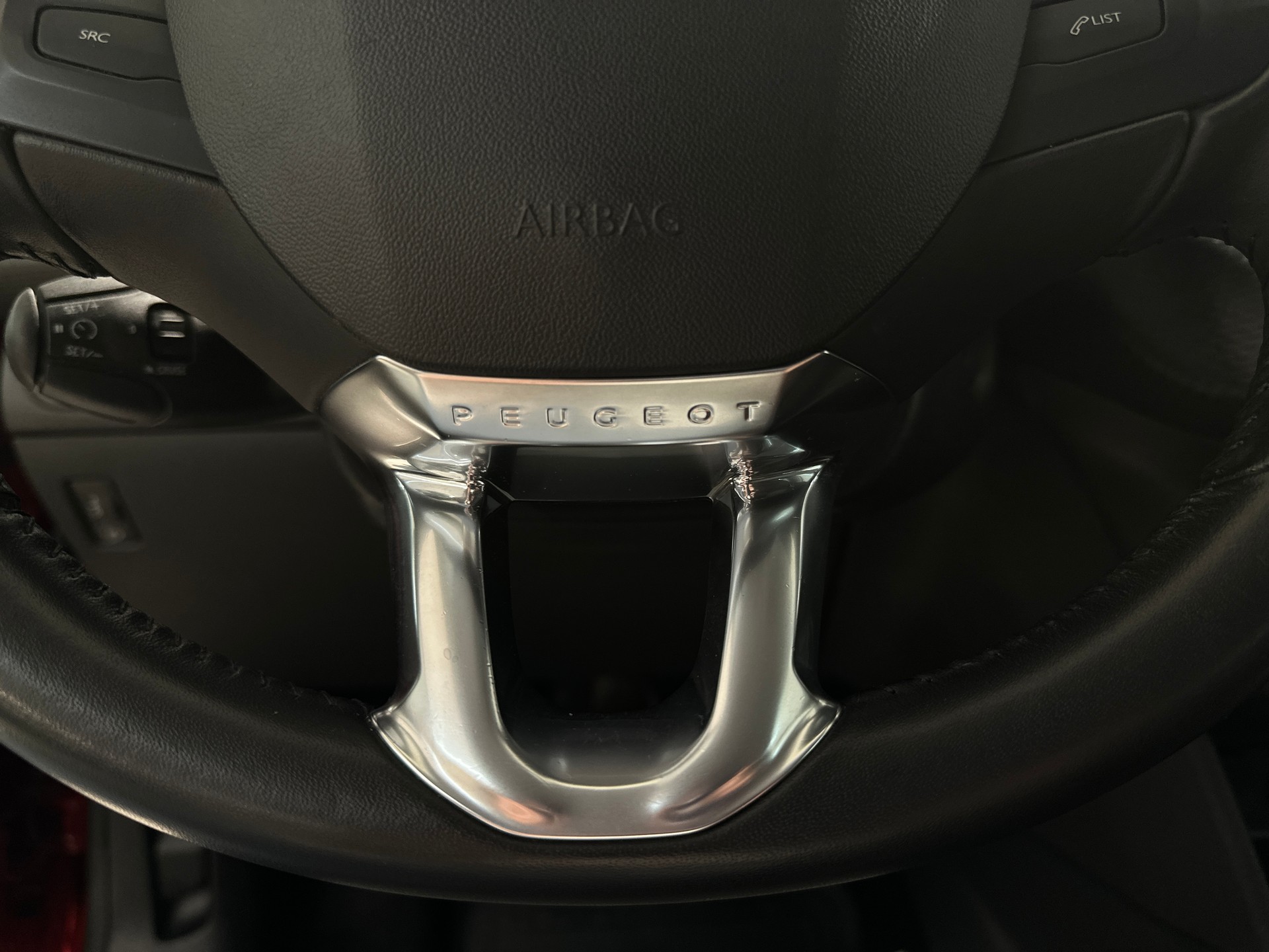 PEUGEOT 208 1.2 PureTech Signature-image-22