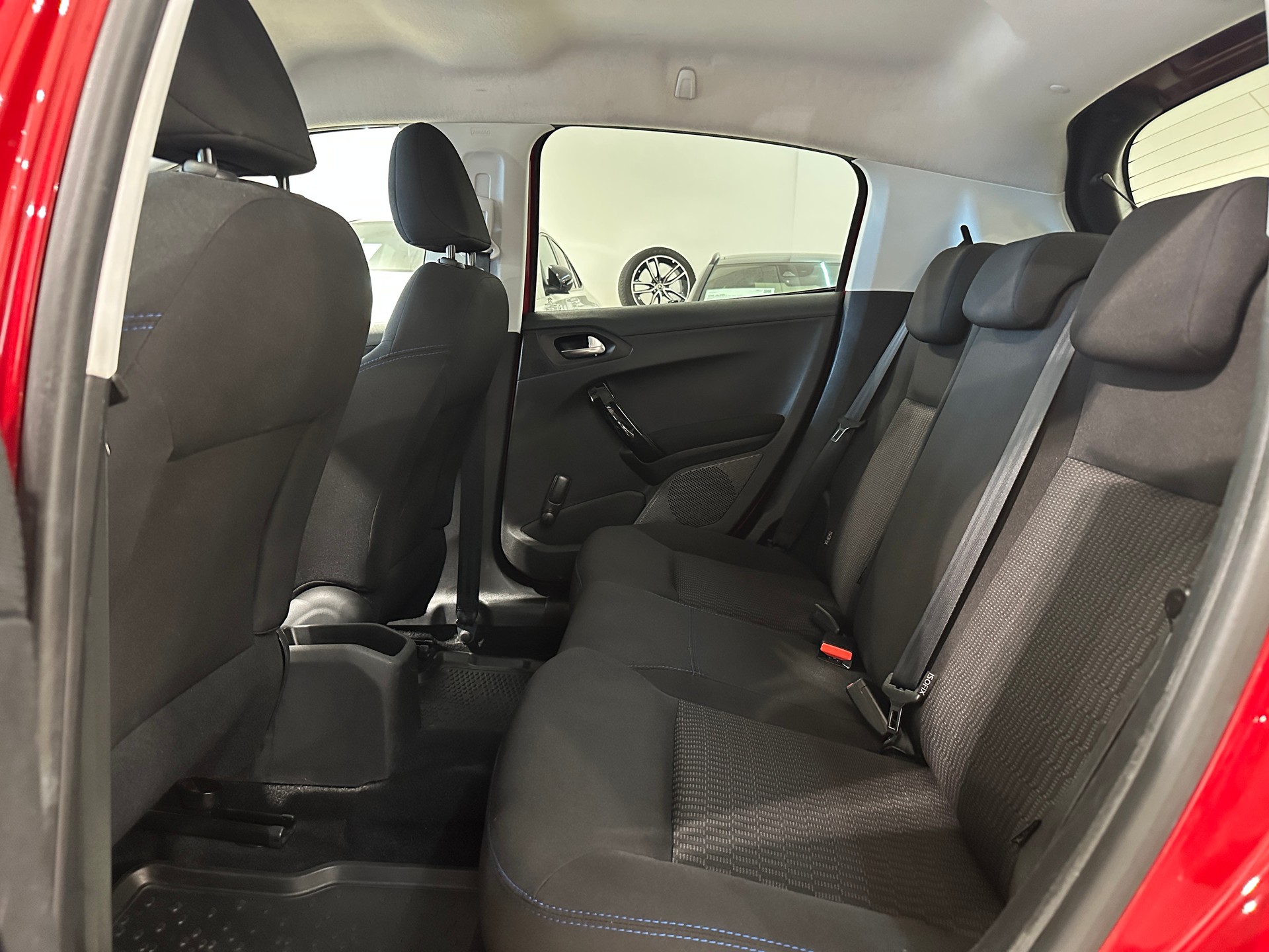PEUGEOT 208 1.2 PureTech Signature-image-12