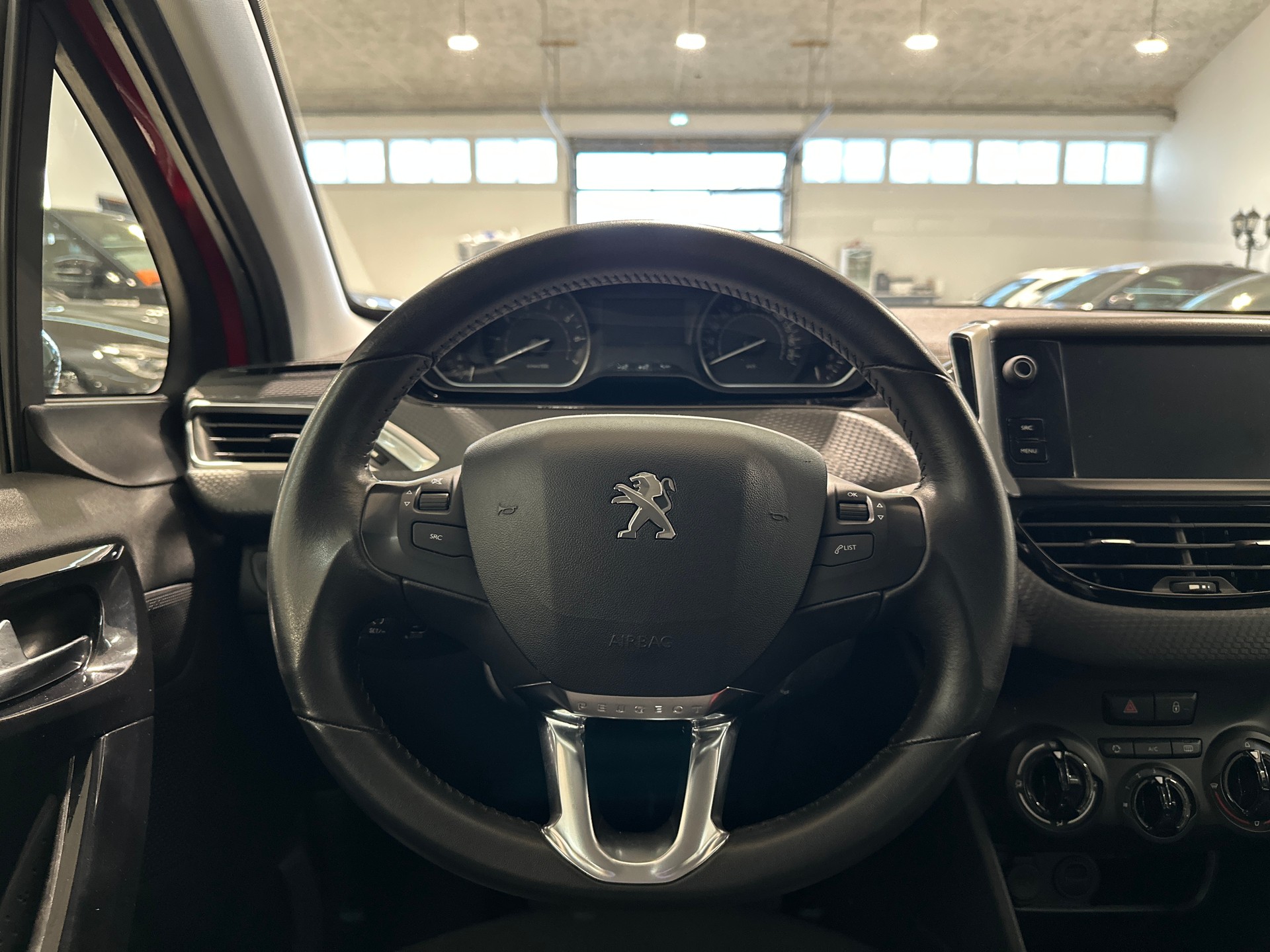 PEUGEOT 208 1.2 PureTech Signature-image-20