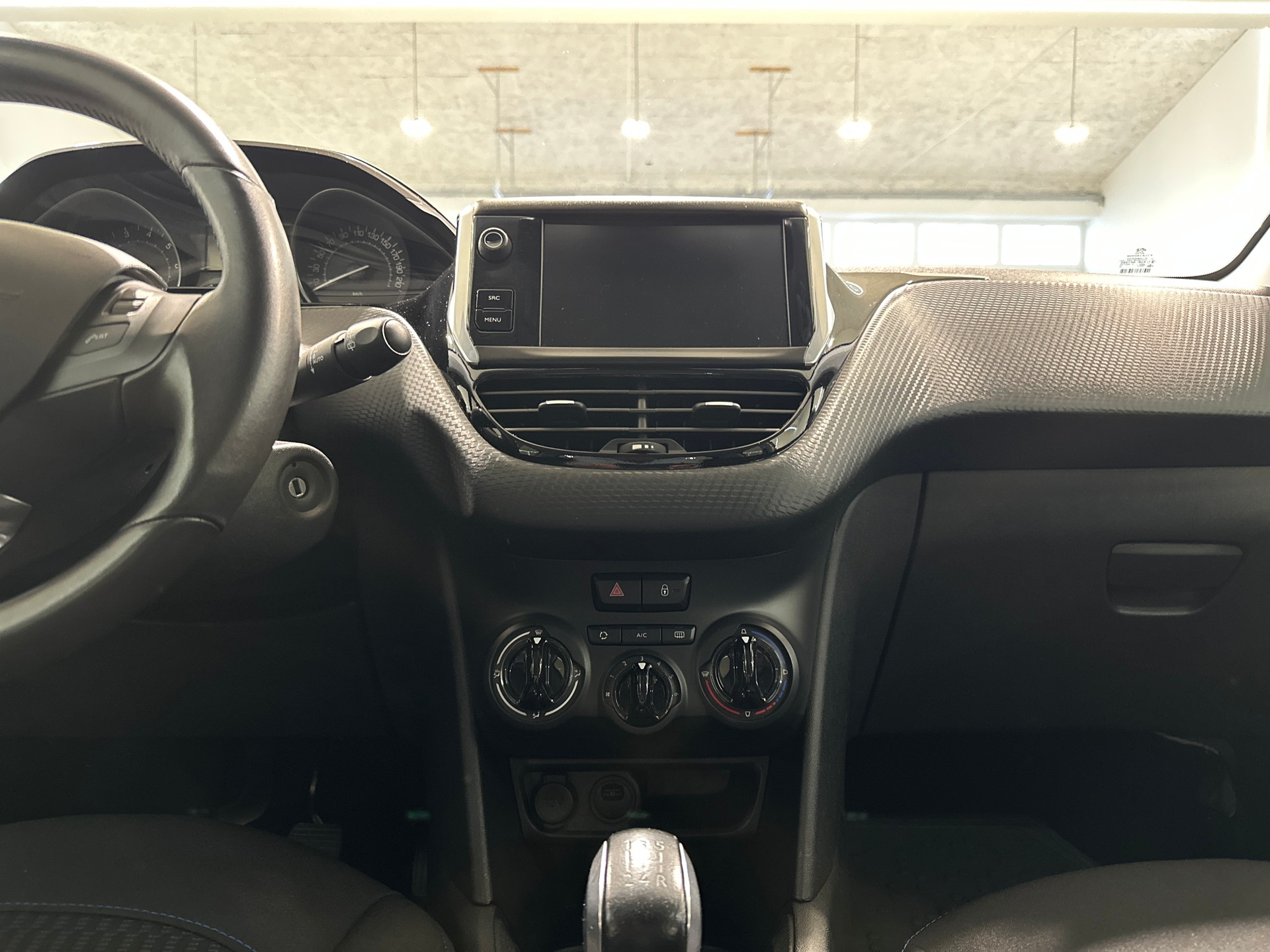 PEUGEOT 208 1.2 PureTech Signature-image-15