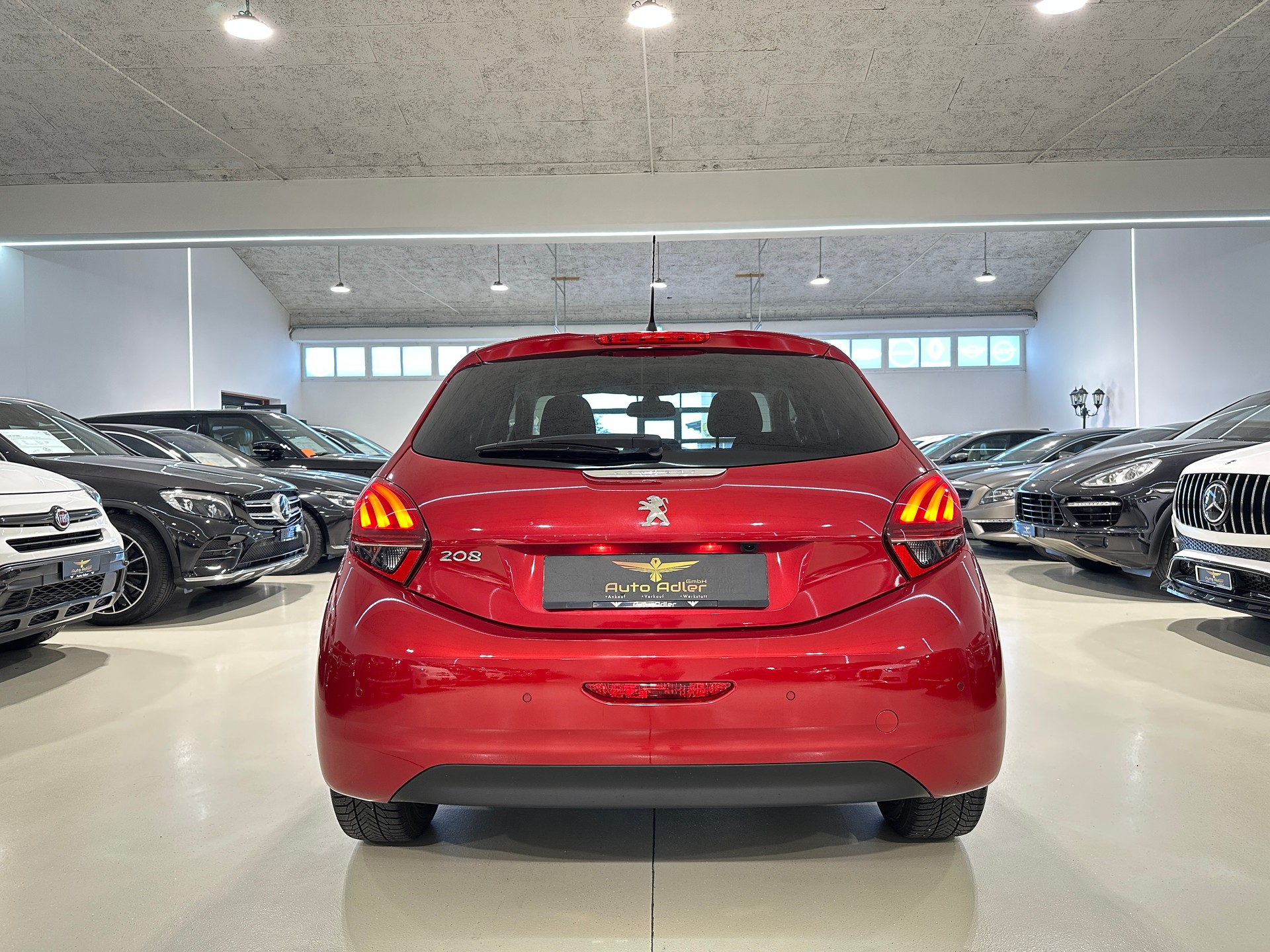 PEUGEOT 208 1.2 PureTech Signature-image-6