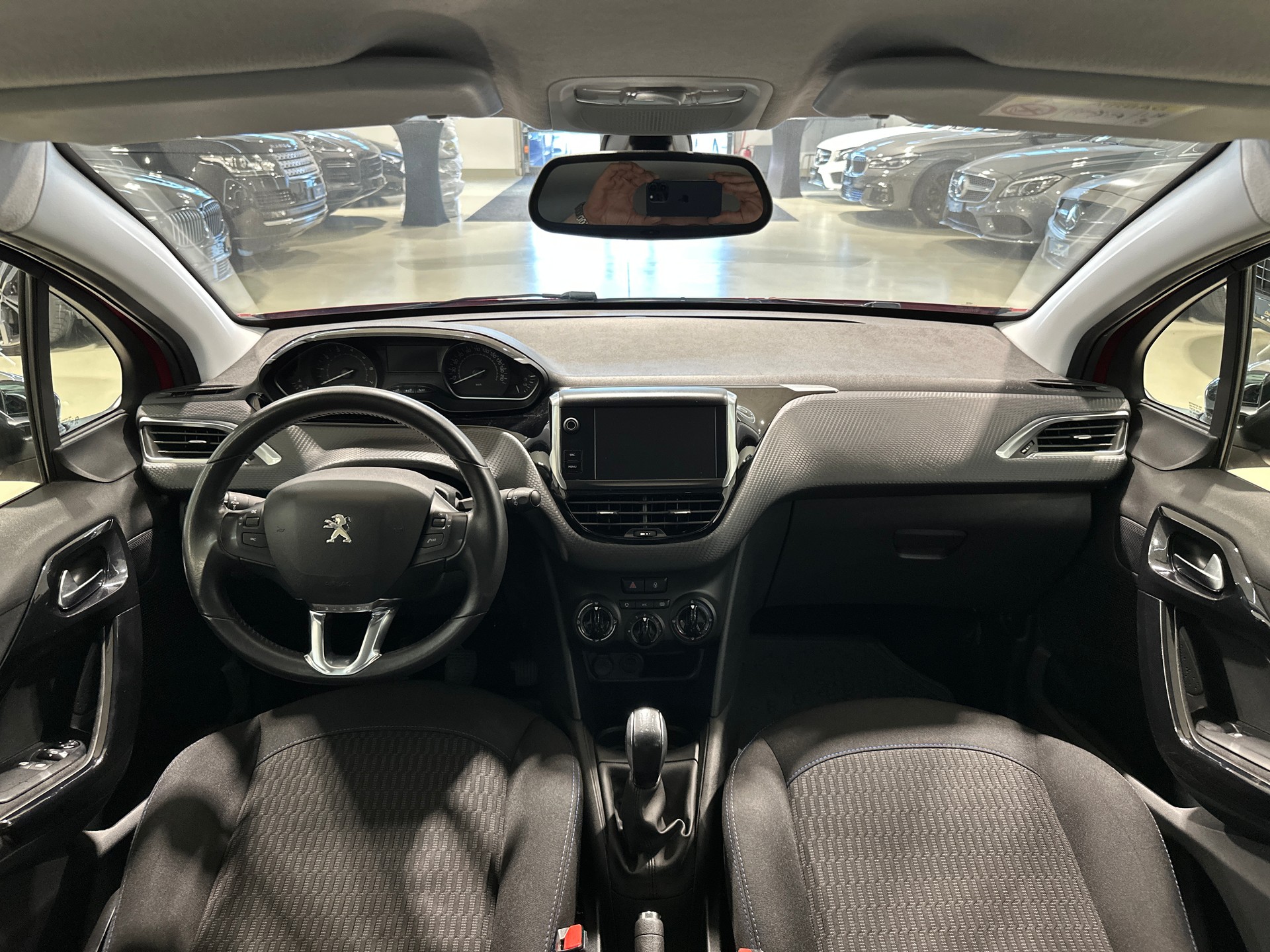 PEUGEOT 208 1.2 PureTech Signature-image-14