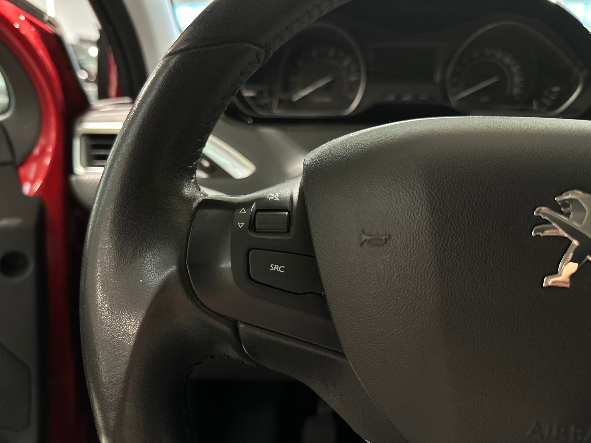 PEUGEOT 208 1.2 PureTech Signature-image-23