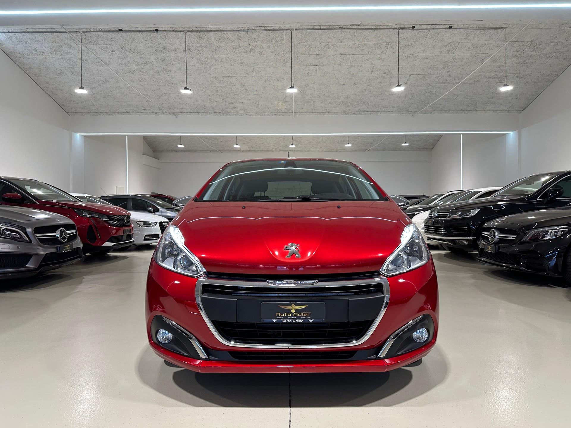 PEUGEOT 208 1.2 PureTech Signature-image-0