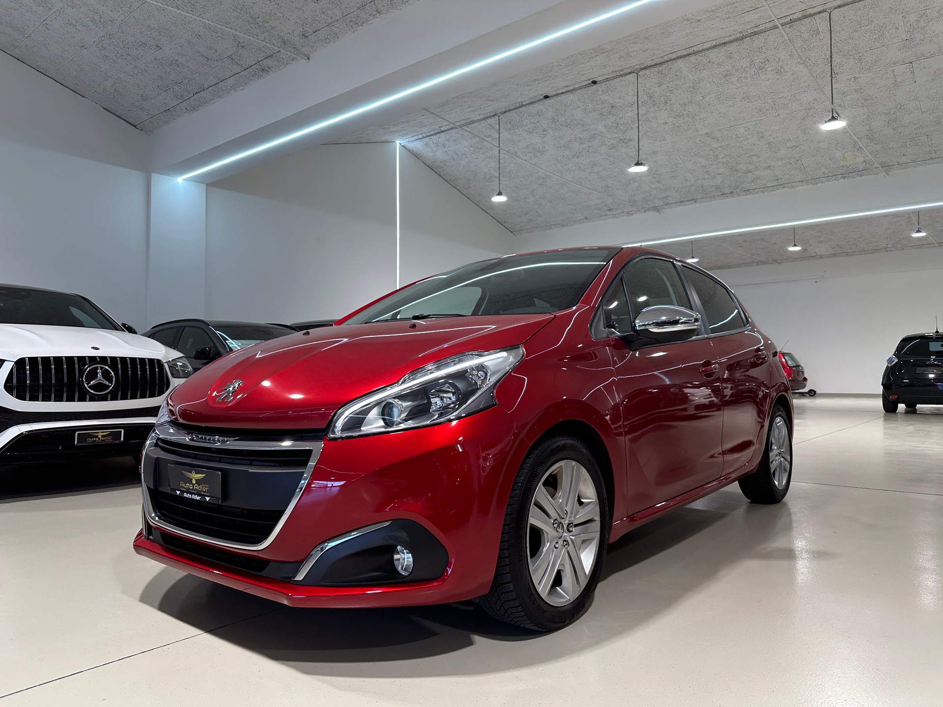 PEUGEOT 208 1.2 PureTech Signature-image-2