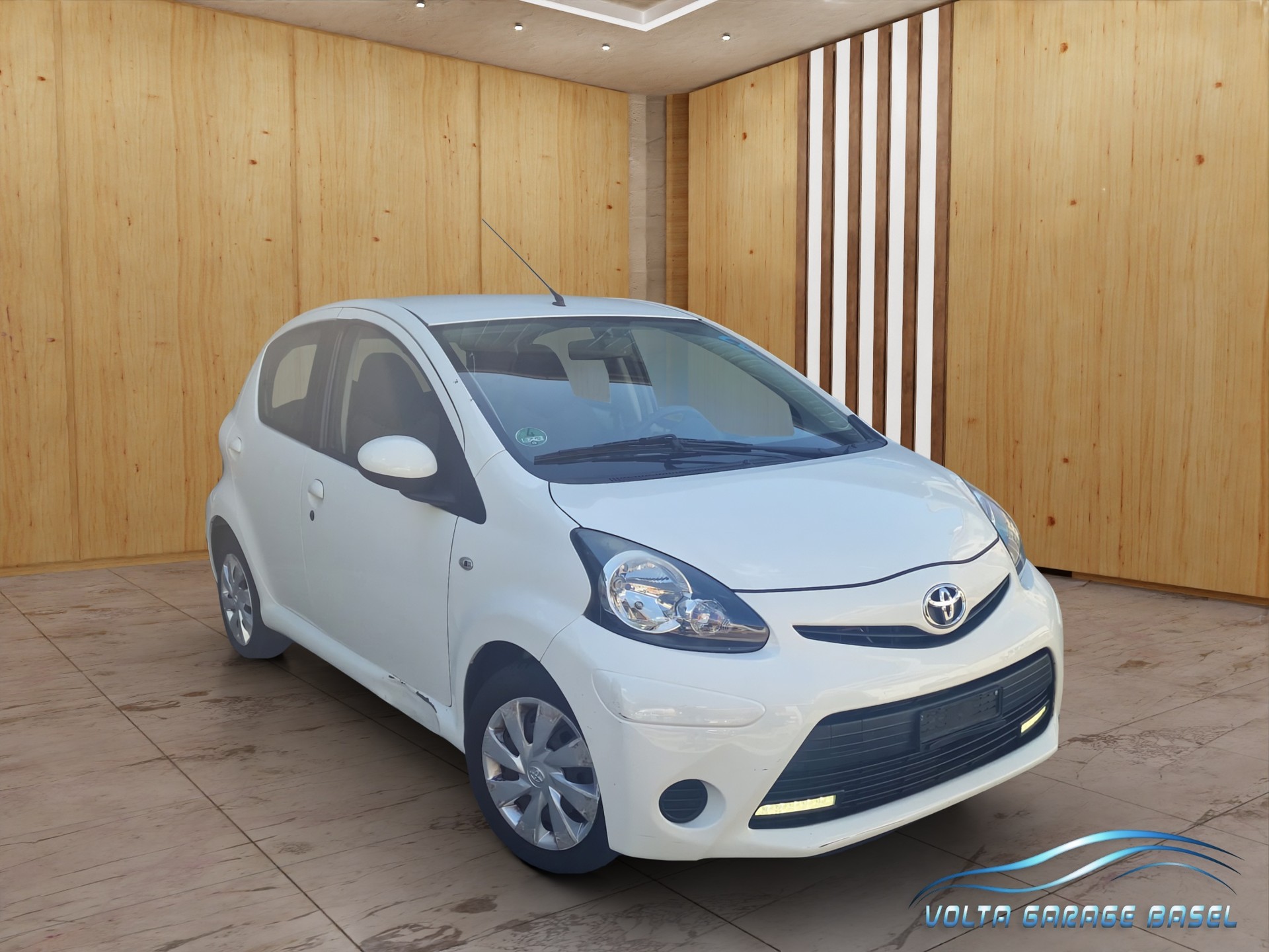 TOYOTA AYGO-showroom-element-3