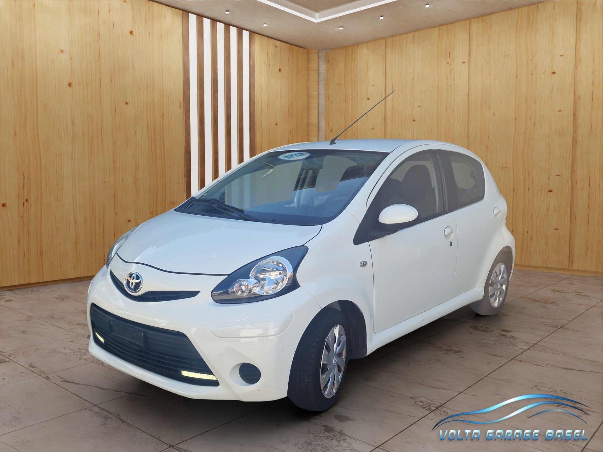 TOYOTA AYGO-showroom-element-2