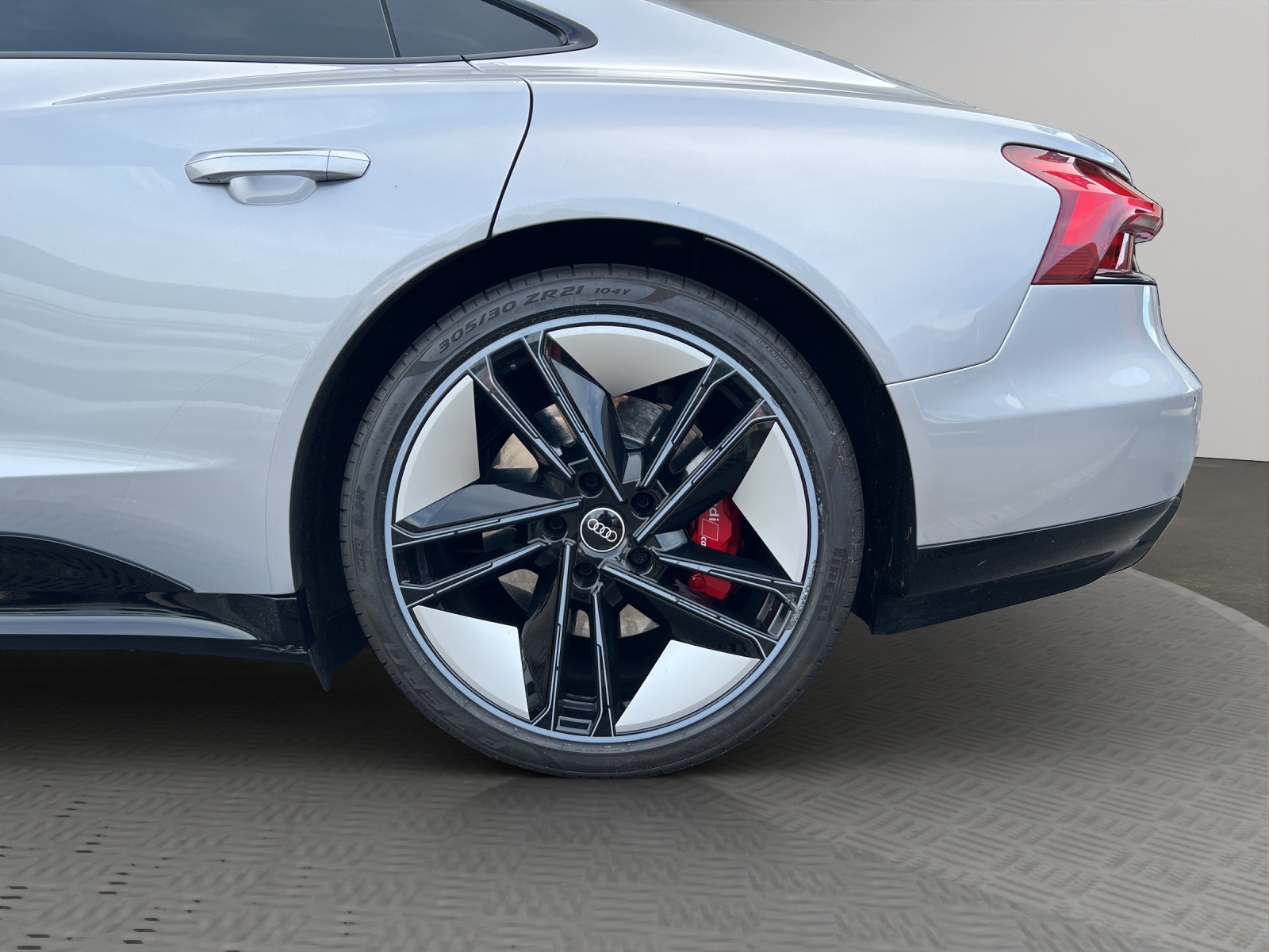 AUDI e-tron GT quattro-image-20