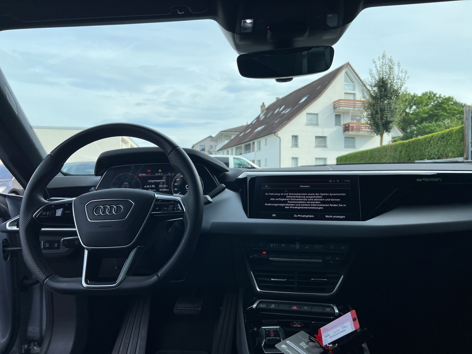 AUDI e-tron GT quattro-image-11