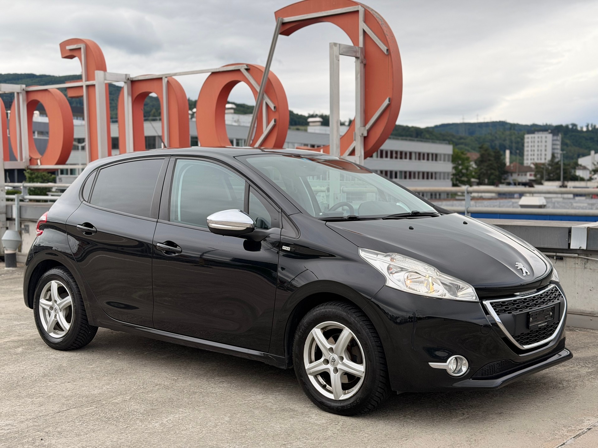 PEUGEOT 208 1.2 VTI Style-image-1