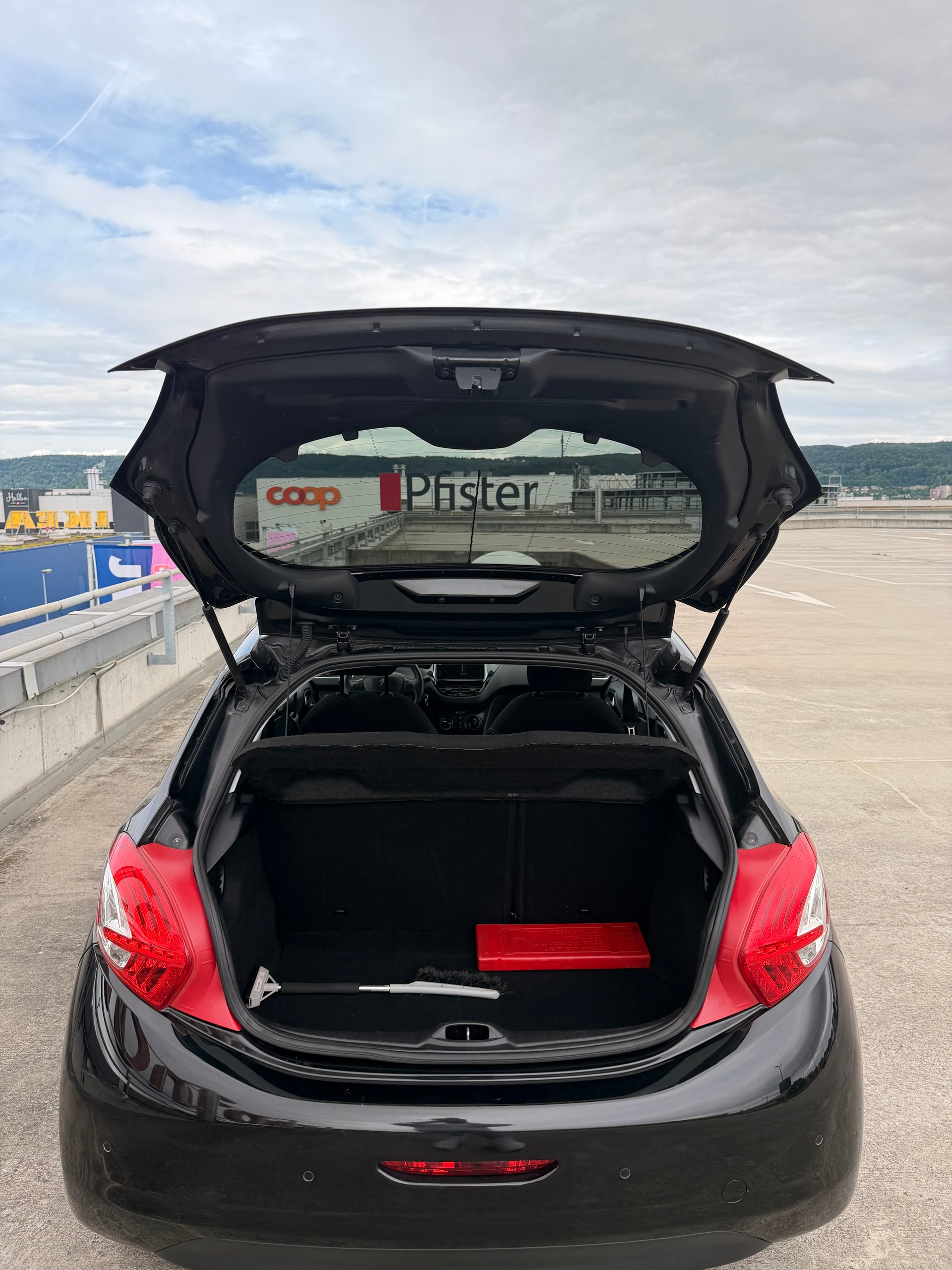 PEUGEOT 208 1.2 VTI Style-image-7