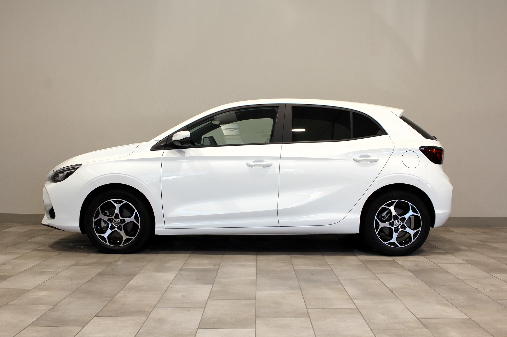 MG 3 1.5 Hybrid Luxury-image-2