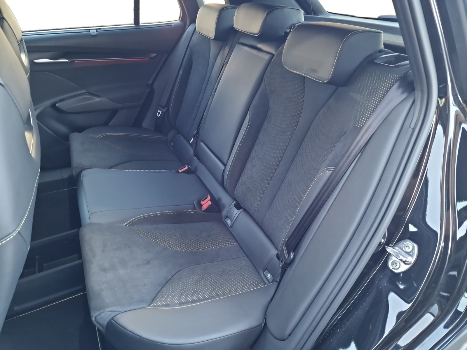 SKODA Elroq 85kWh RS 4x4 340 PS MAXX + AHK + 5 Jahre Garantie-image-18