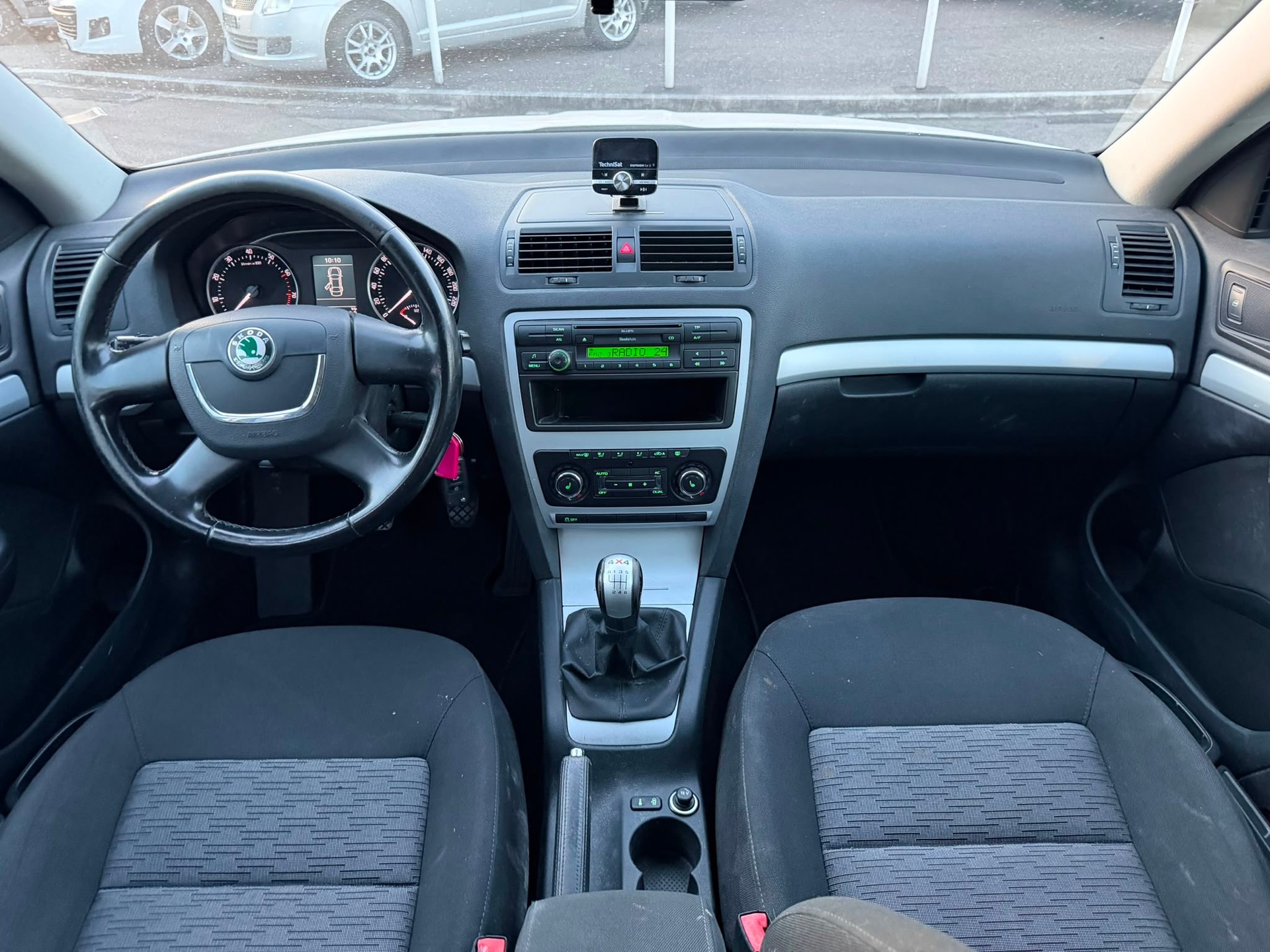 SKODA Octavia Combi 1.8 TSI Laurin & Klement 4x4-image-5