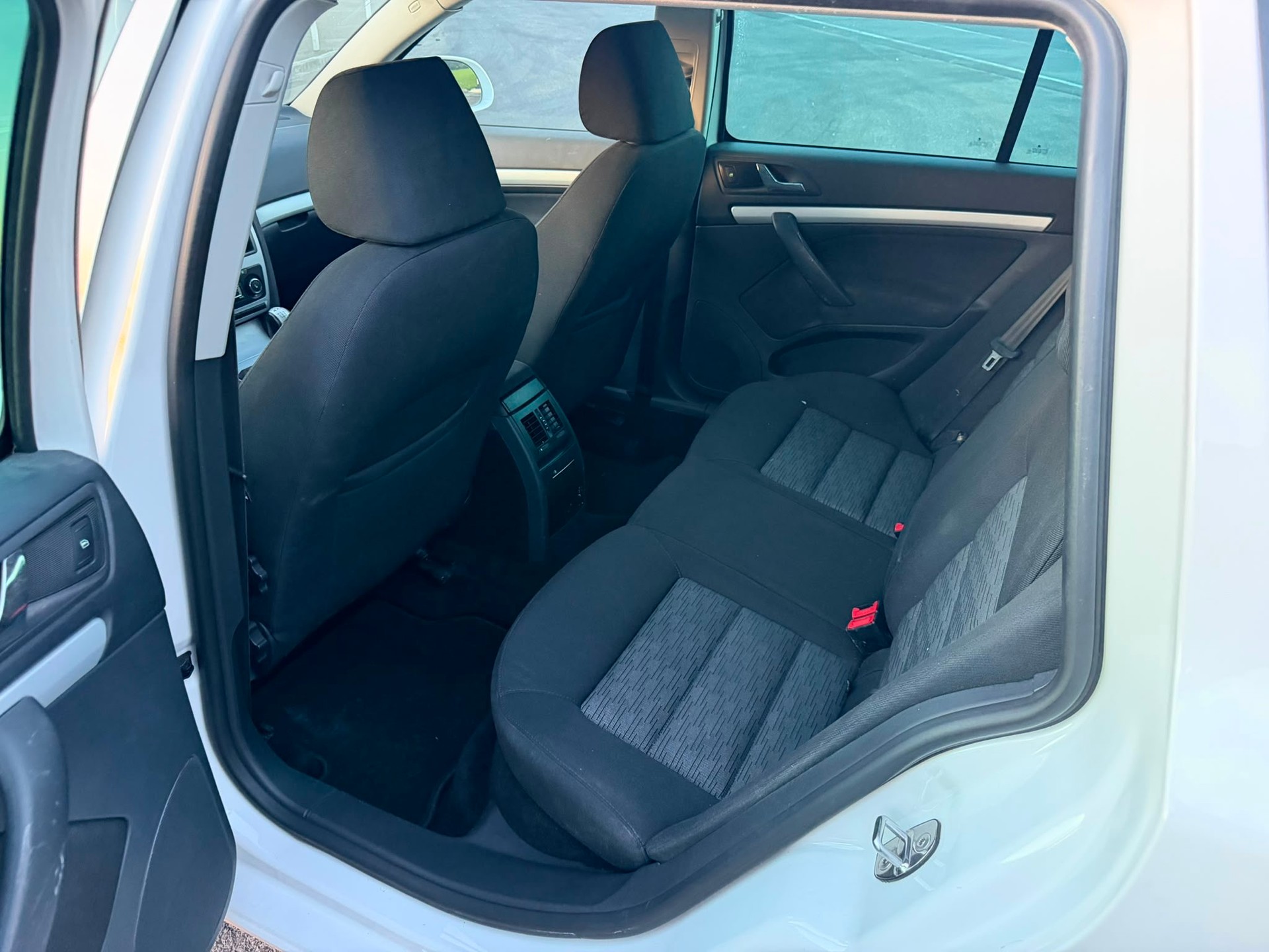 SKODA Octavia Combi 1.8 TSI Laurin & Klement 4x4-image-6