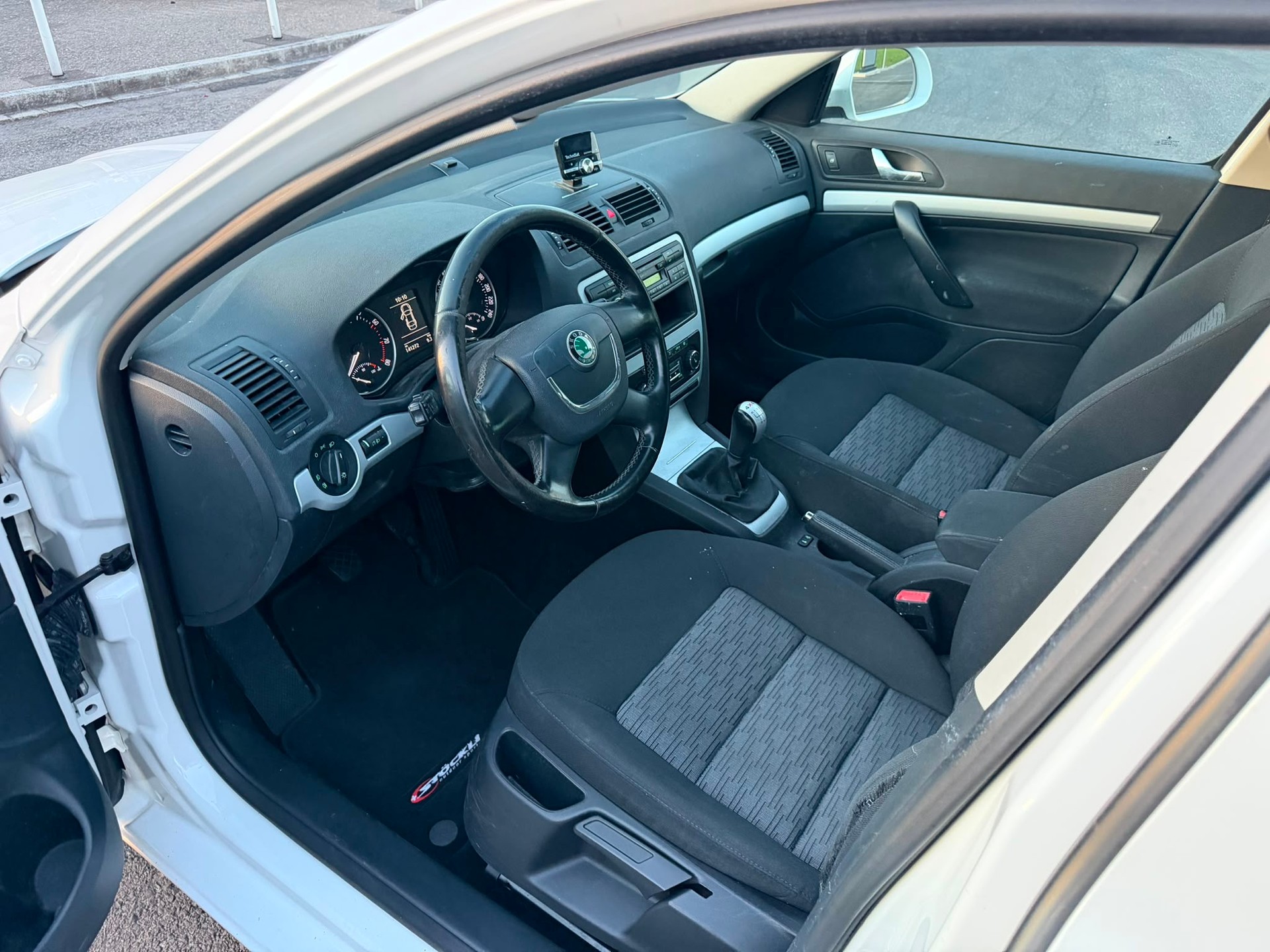 SKODA Octavia Combi 1.8 TSI Laurin & Klement 4x4-image-7