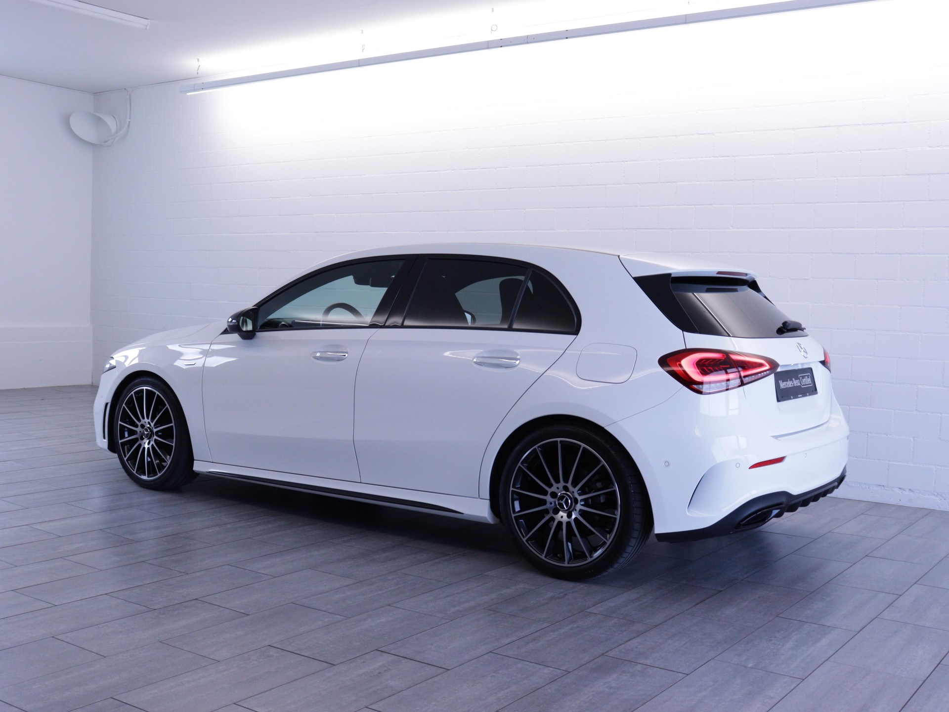MERCEDES-BENZ A 180 Night Star AMG Line-showroom-element-2