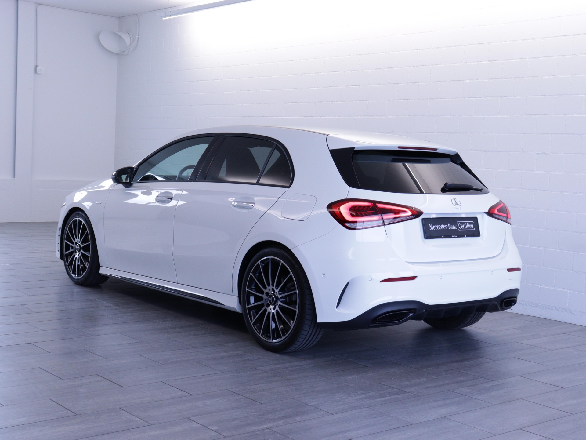 MERCEDES-BENZ A 180 Night Star AMG Line-showroom-element-3