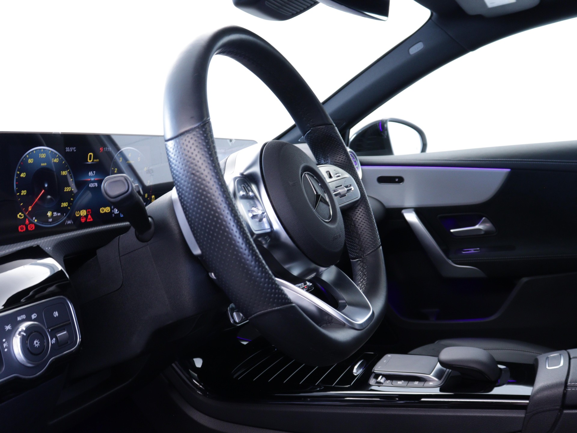 MERCEDES-BENZ A 180 Night Star AMG Line-image-6