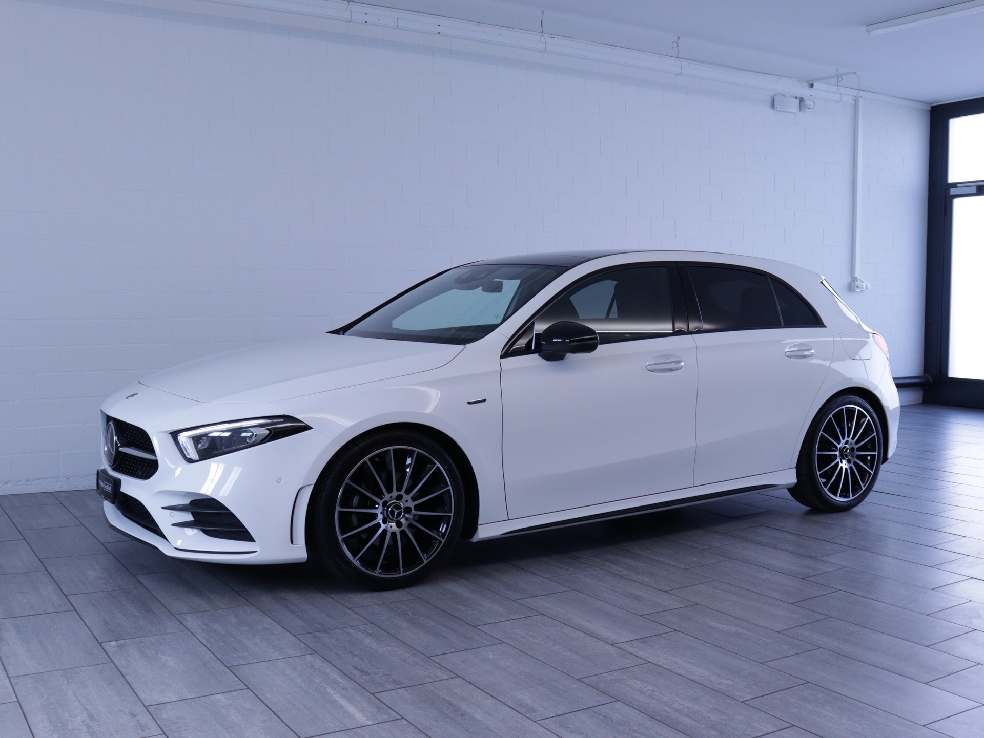 MERCEDES-BENZ A 180 Night Star AMG Line-showroom-element-1