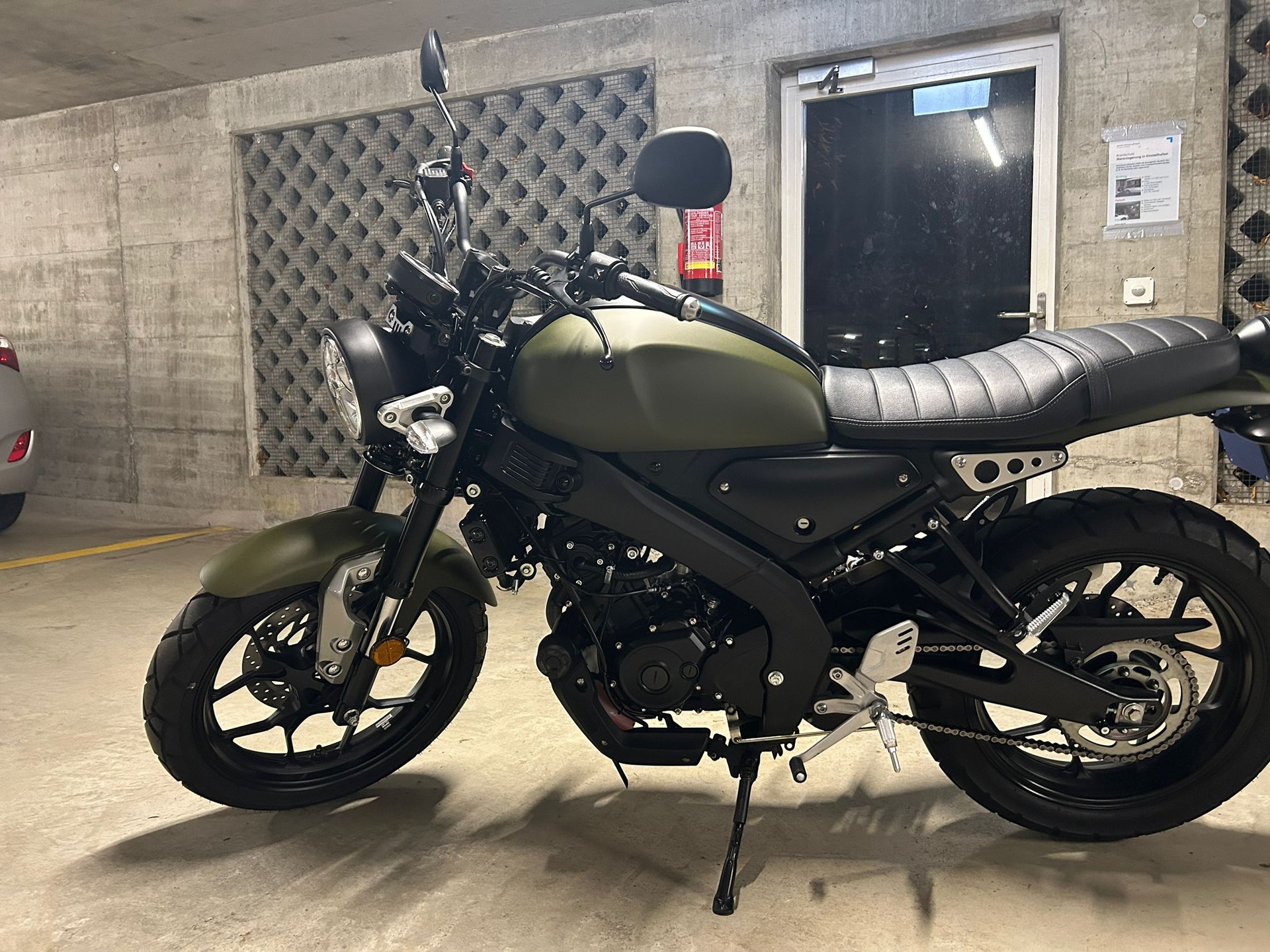 YAMAHA XSR 125-image-1