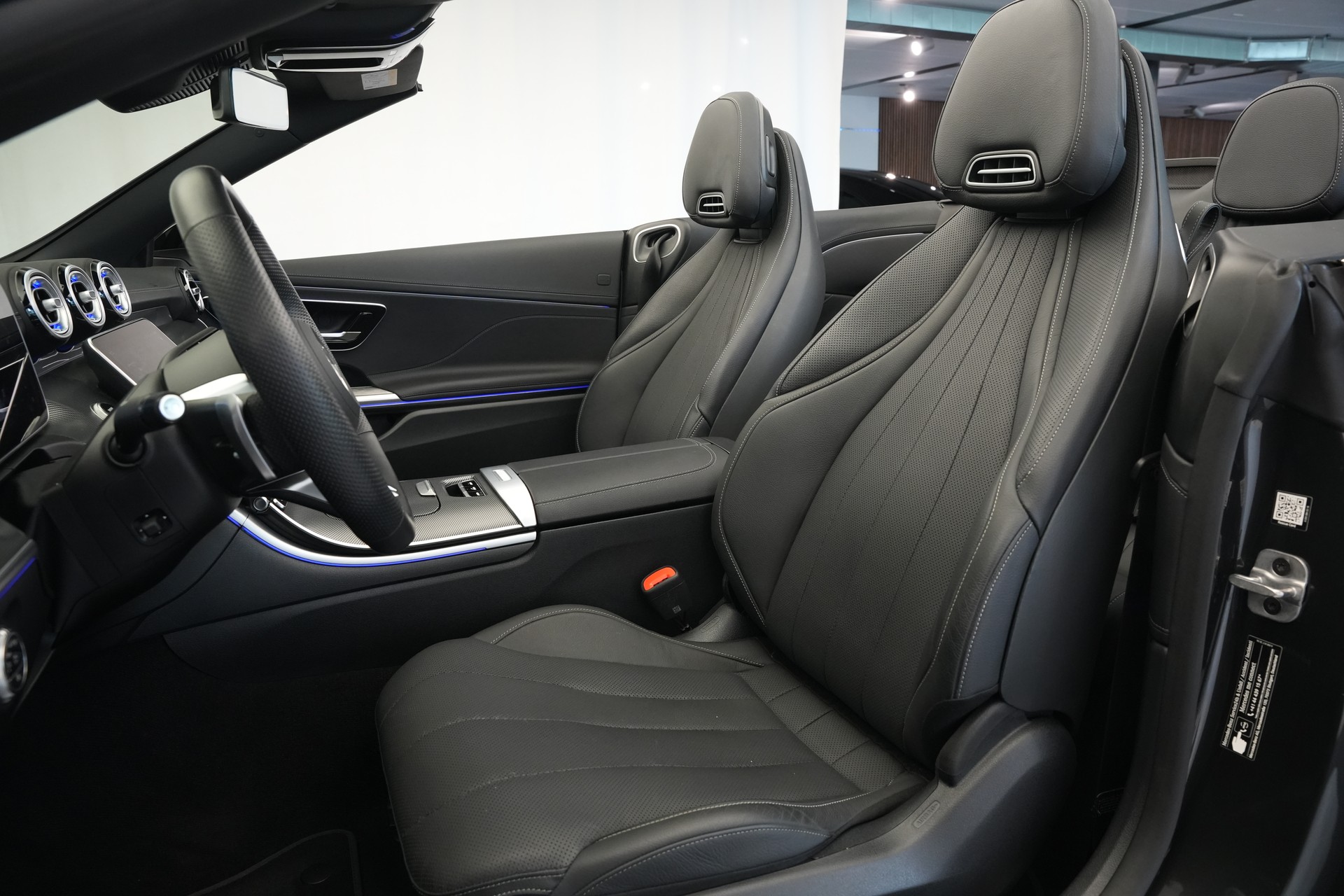 MERCEDES-BENZ CLE 300 Cabrio 4Matic 9G-Tronic *CH-Fahrzeug* *Burmester* *HuD*-image-16