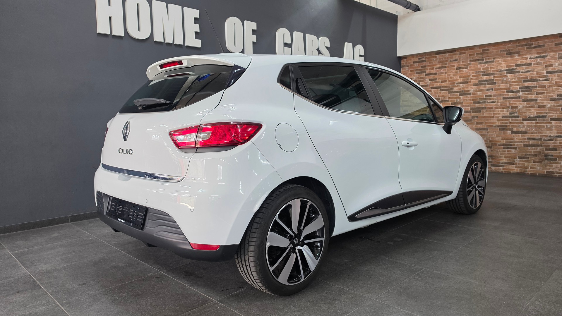 RENAULT Clio 1.2 16V T Swiss Edition EDC-image-10