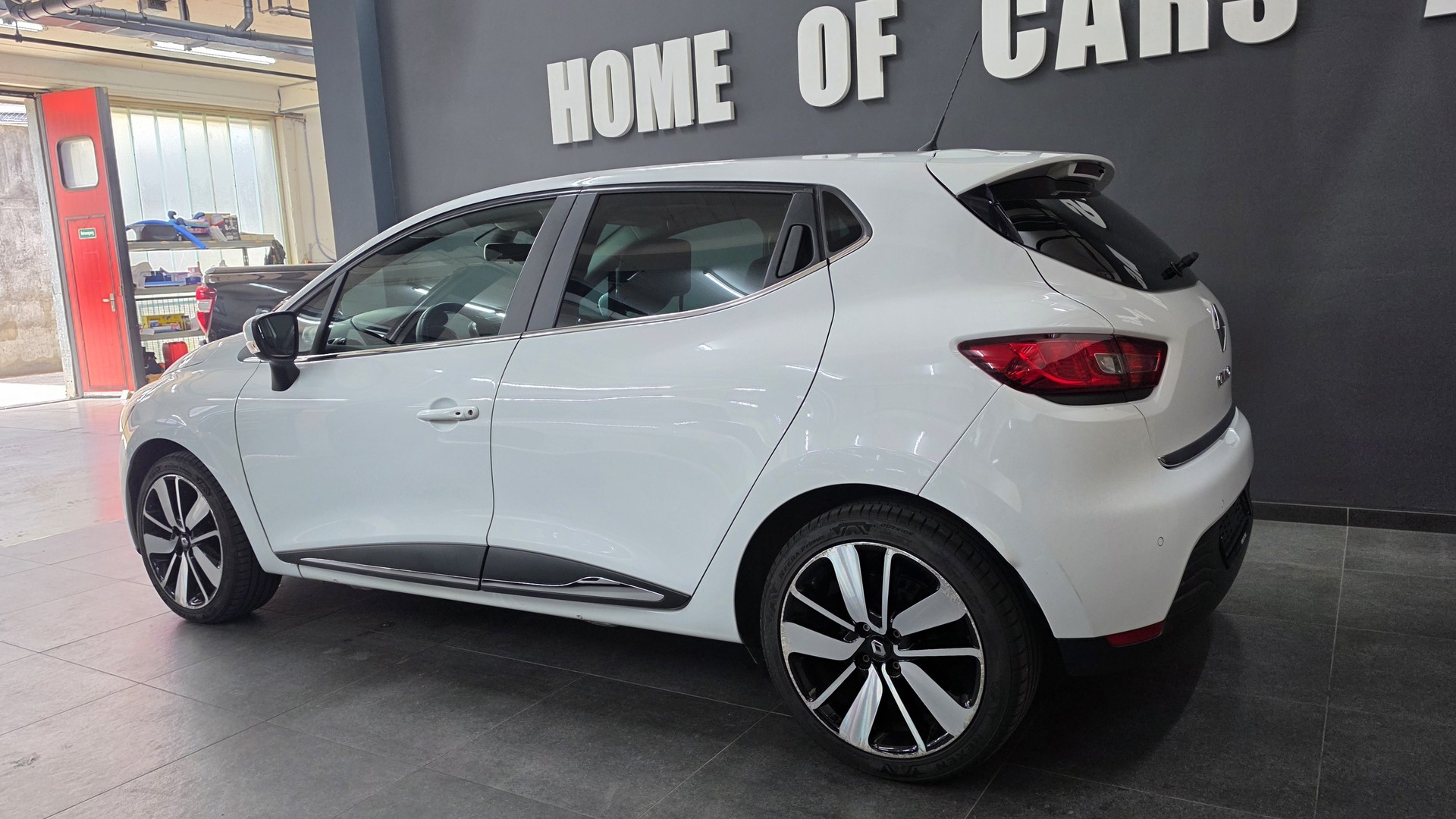RENAULT Clio 1.2 16V T Swiss Edition EDC-image-5