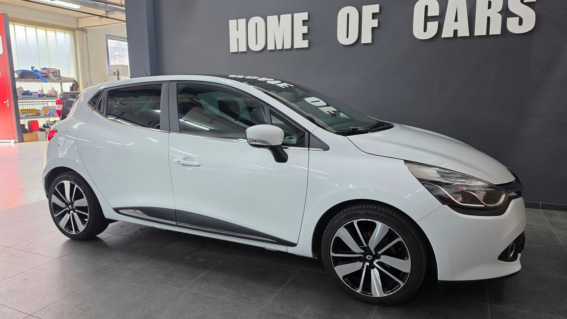 RENAULT Clio 1.2 16V T Swiss Edition EDC-image-14