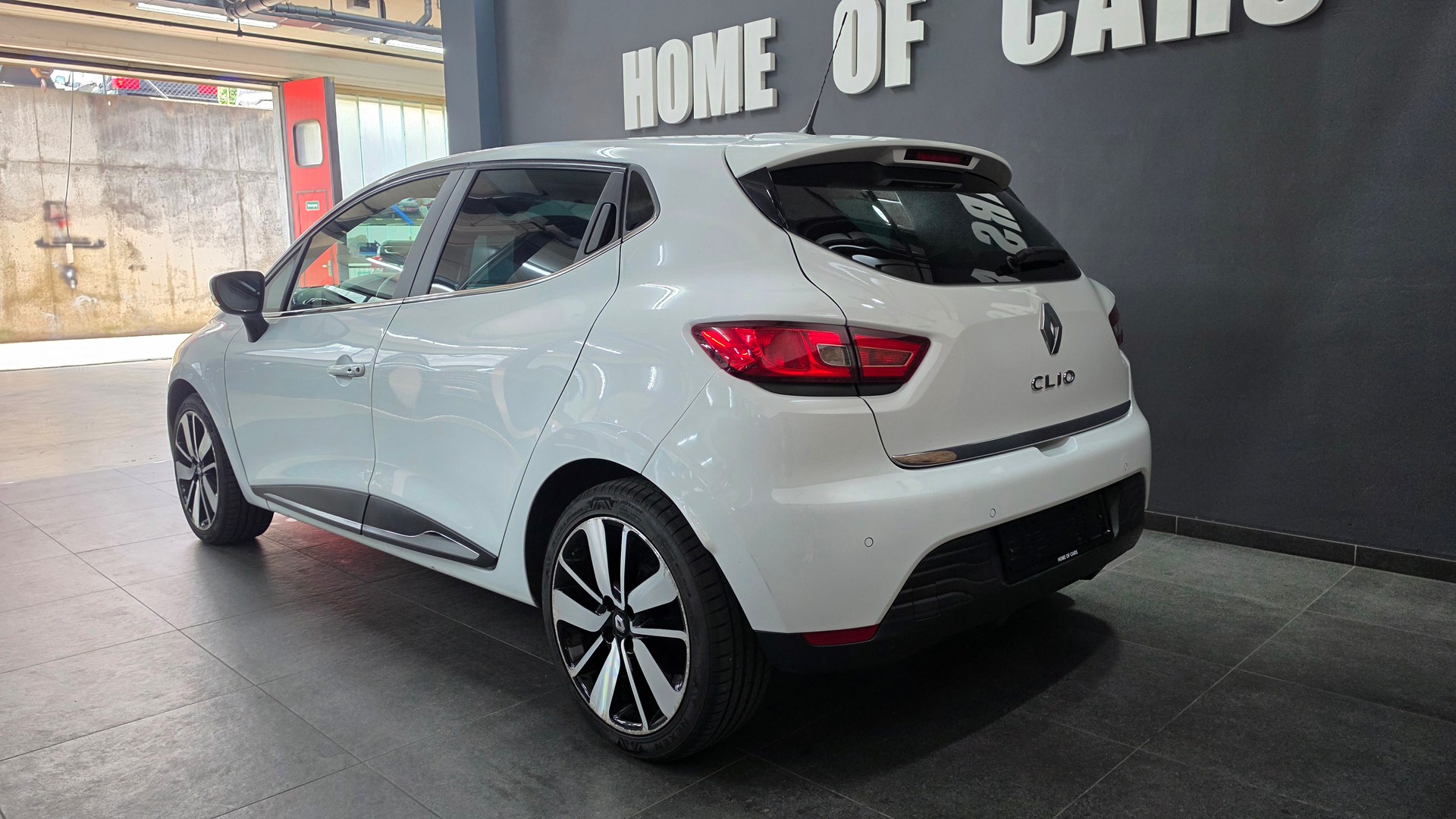 RENAULT Clio 1.2 16V T Swiss Edition EDC-image-6
