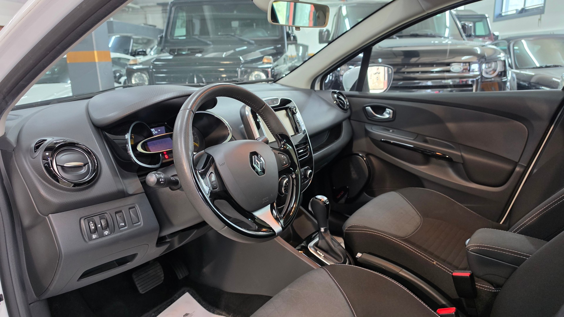 RENAULT Clio 1.2 16V T Swiss Edition EDC-image-17