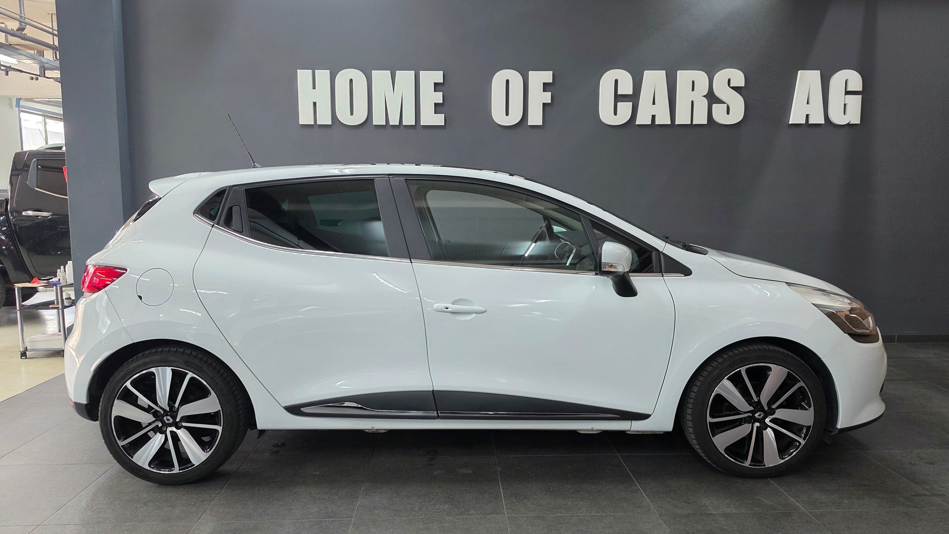 RENAULT Clio 1.2 16V T Swiss Edition EDC-image-13