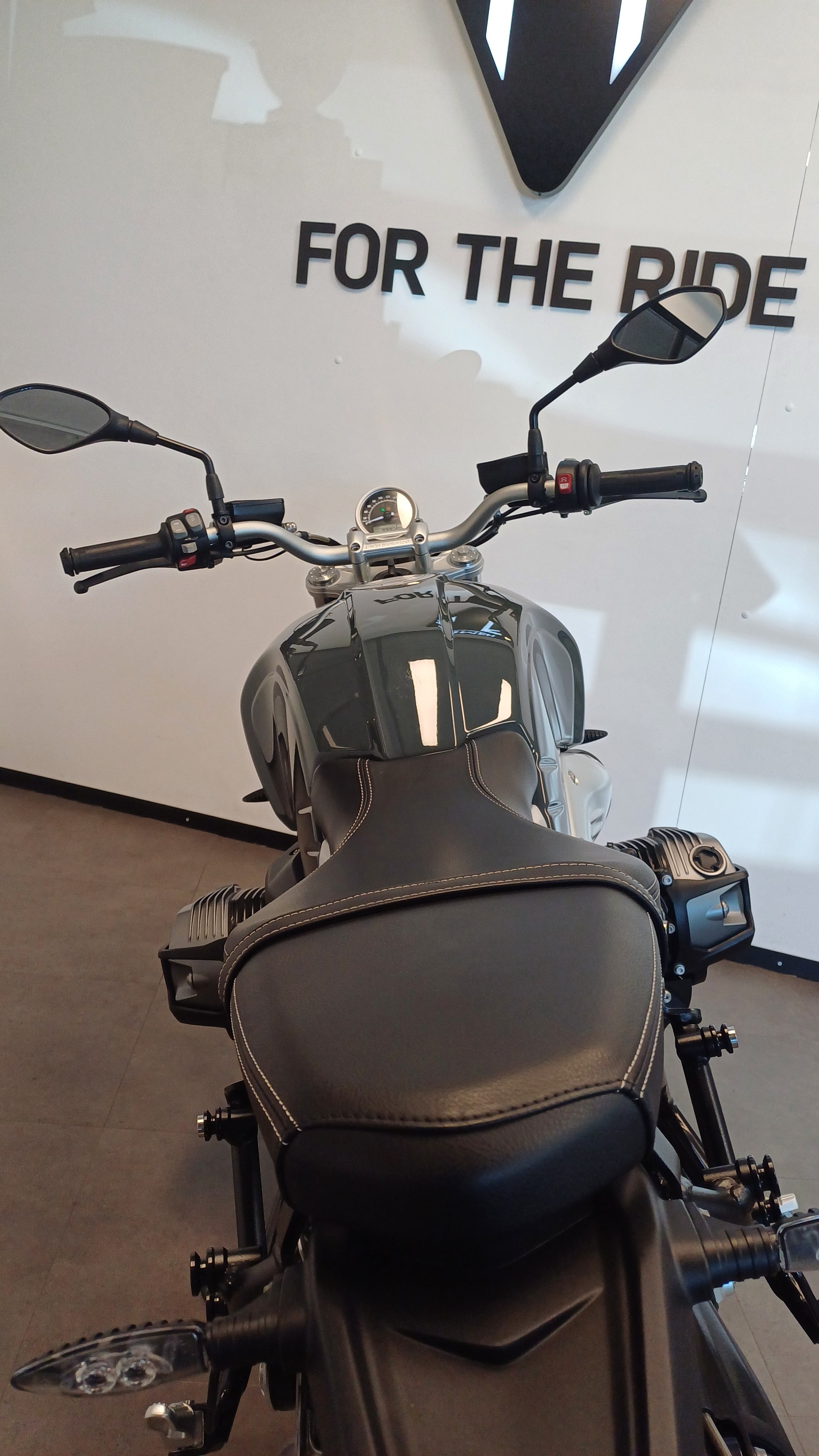 BMW R nineT Pure ABS-image-8