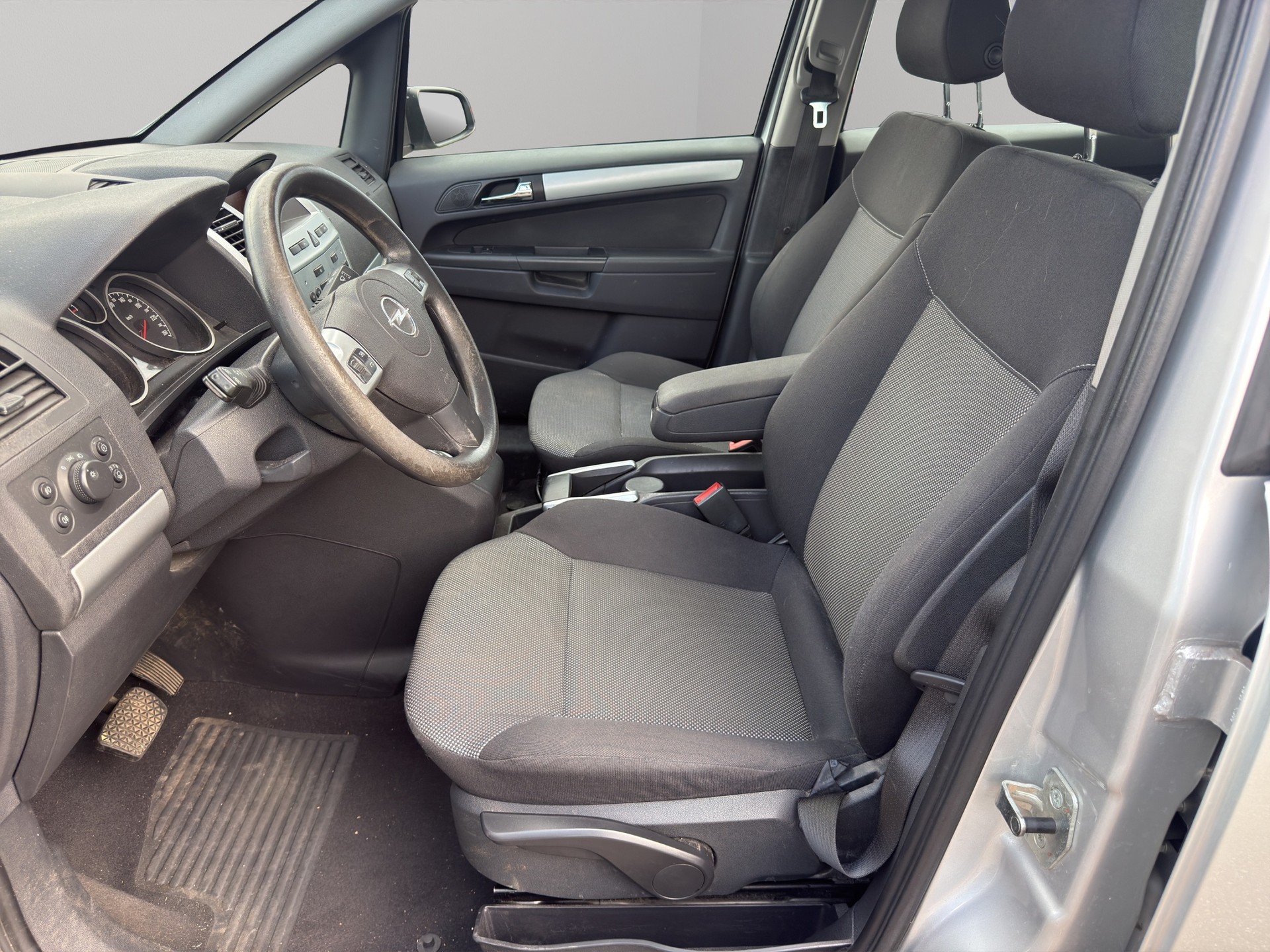 OPEL Zafira 2.2 16V Direct Enjoy-image-9