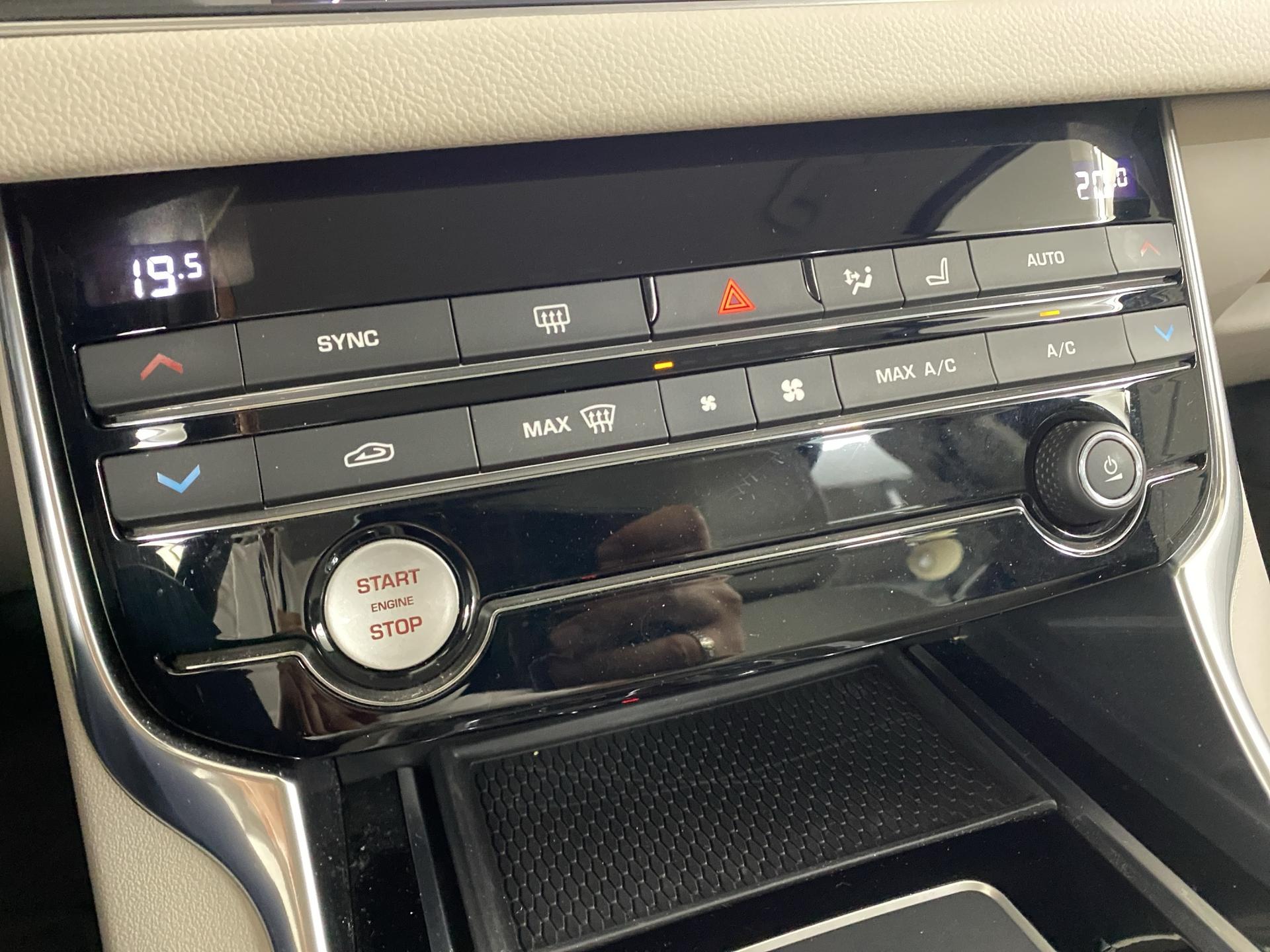 JAGUAR XF 20d Prestige Automatic-image-18