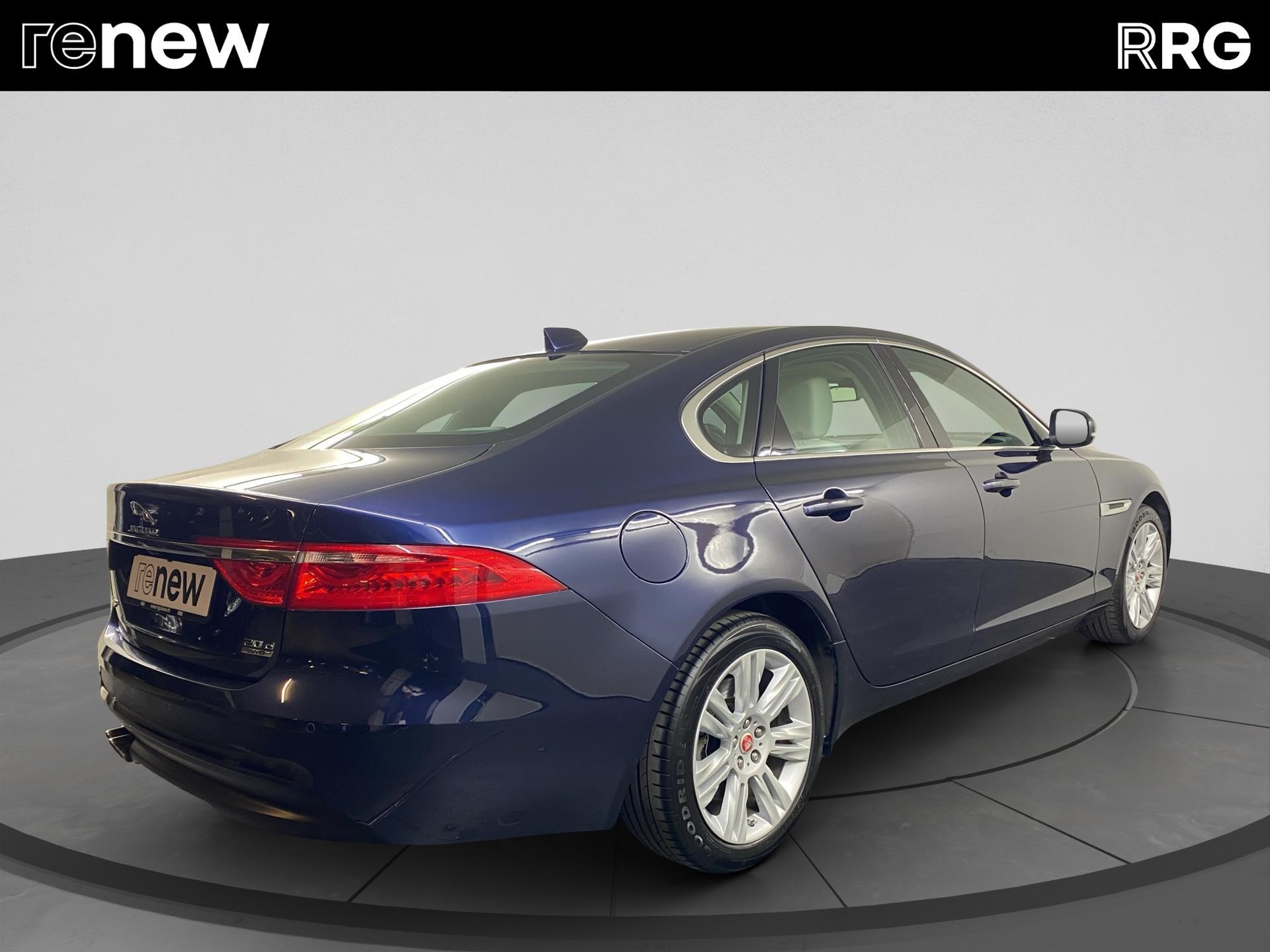 JAGUAR XF 20d Prestige Automatic-showroom-element-2