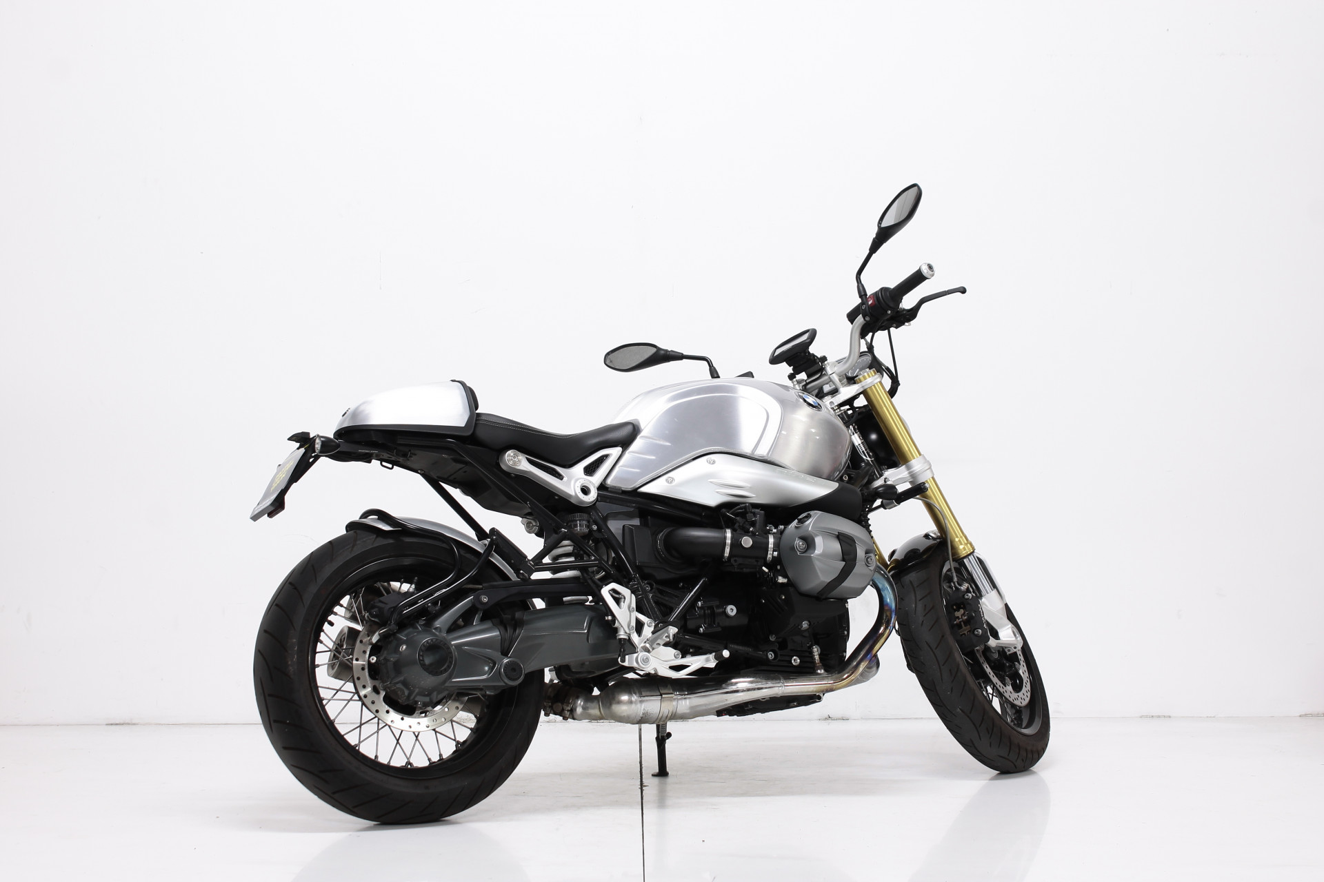BMW R nineT-image-2